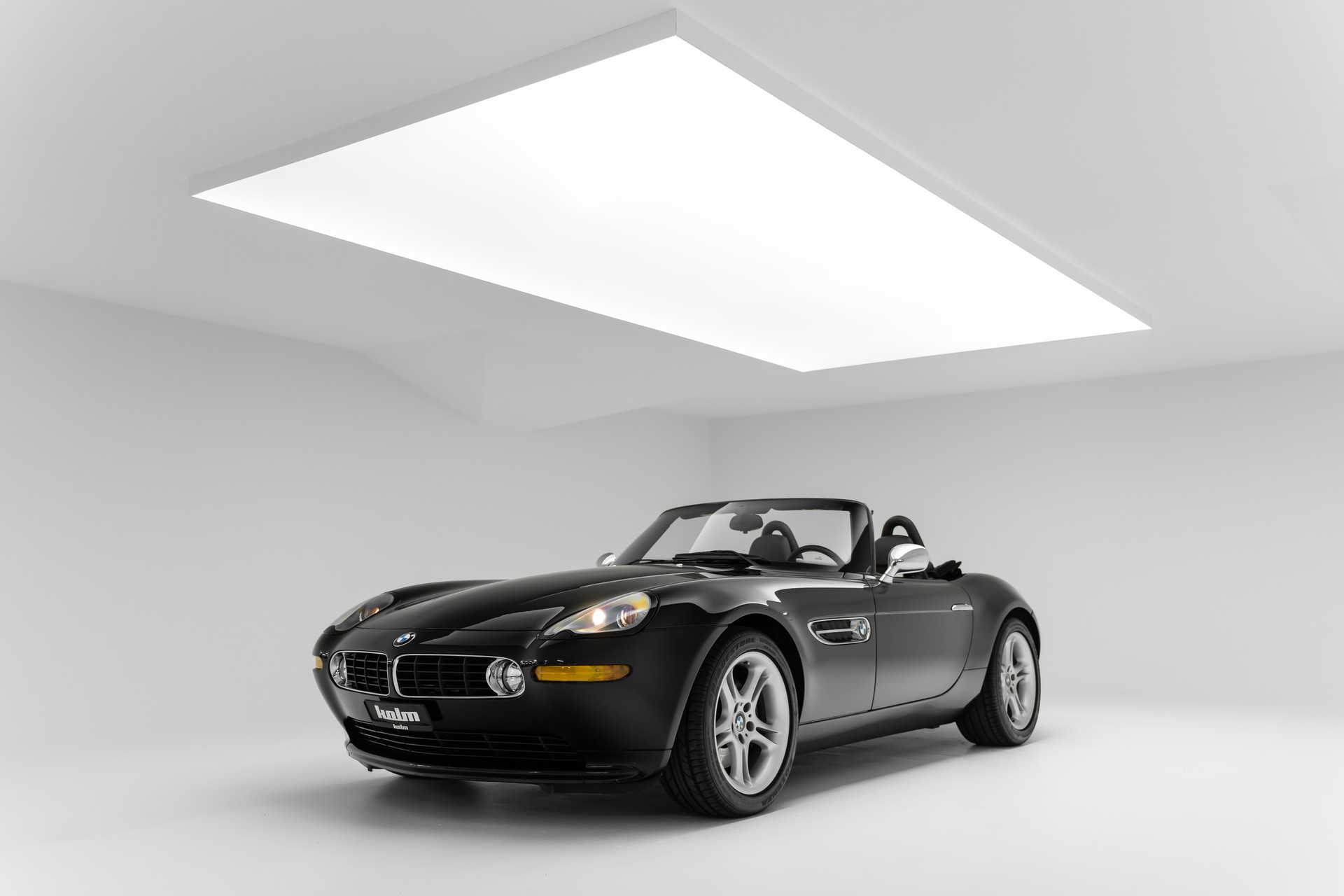 BMW Z8 Roadster-showroom-element-2