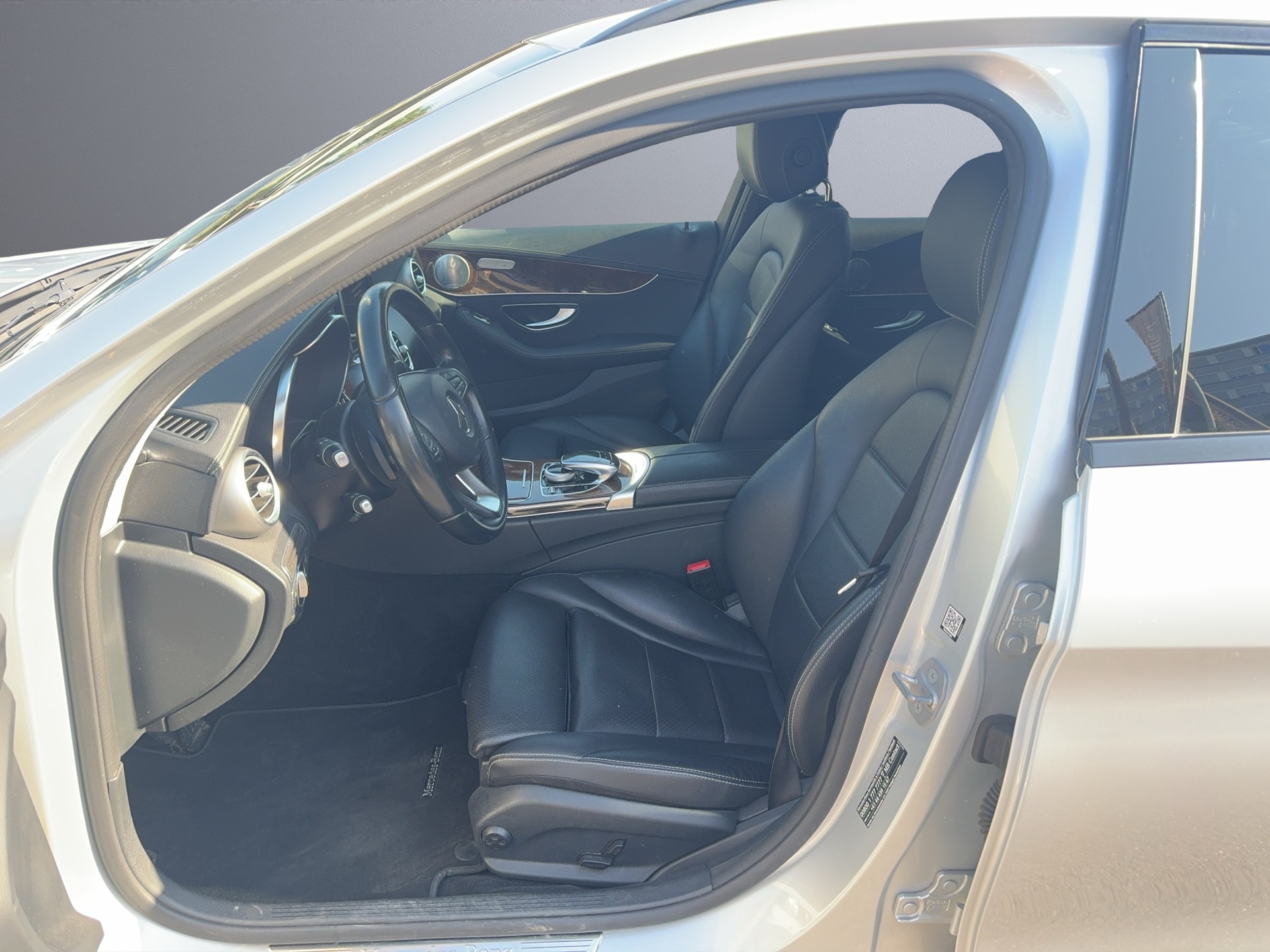 MERCEDES-BENZ C 250 d AMG Line 4Matic 9G-Tronic-image-9