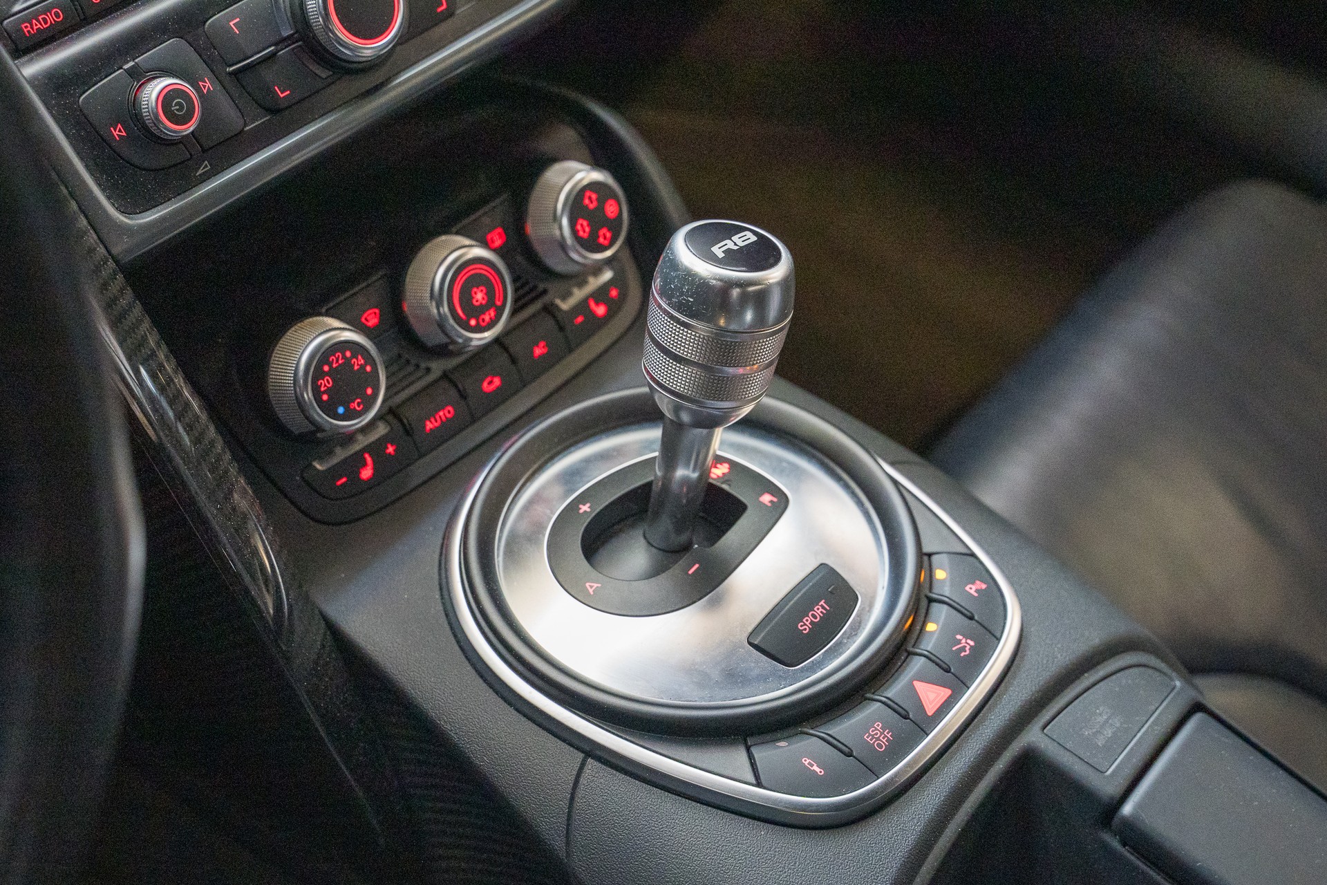 AUDI R8 Coupé 4.2 * Carbon Paket *-image-12