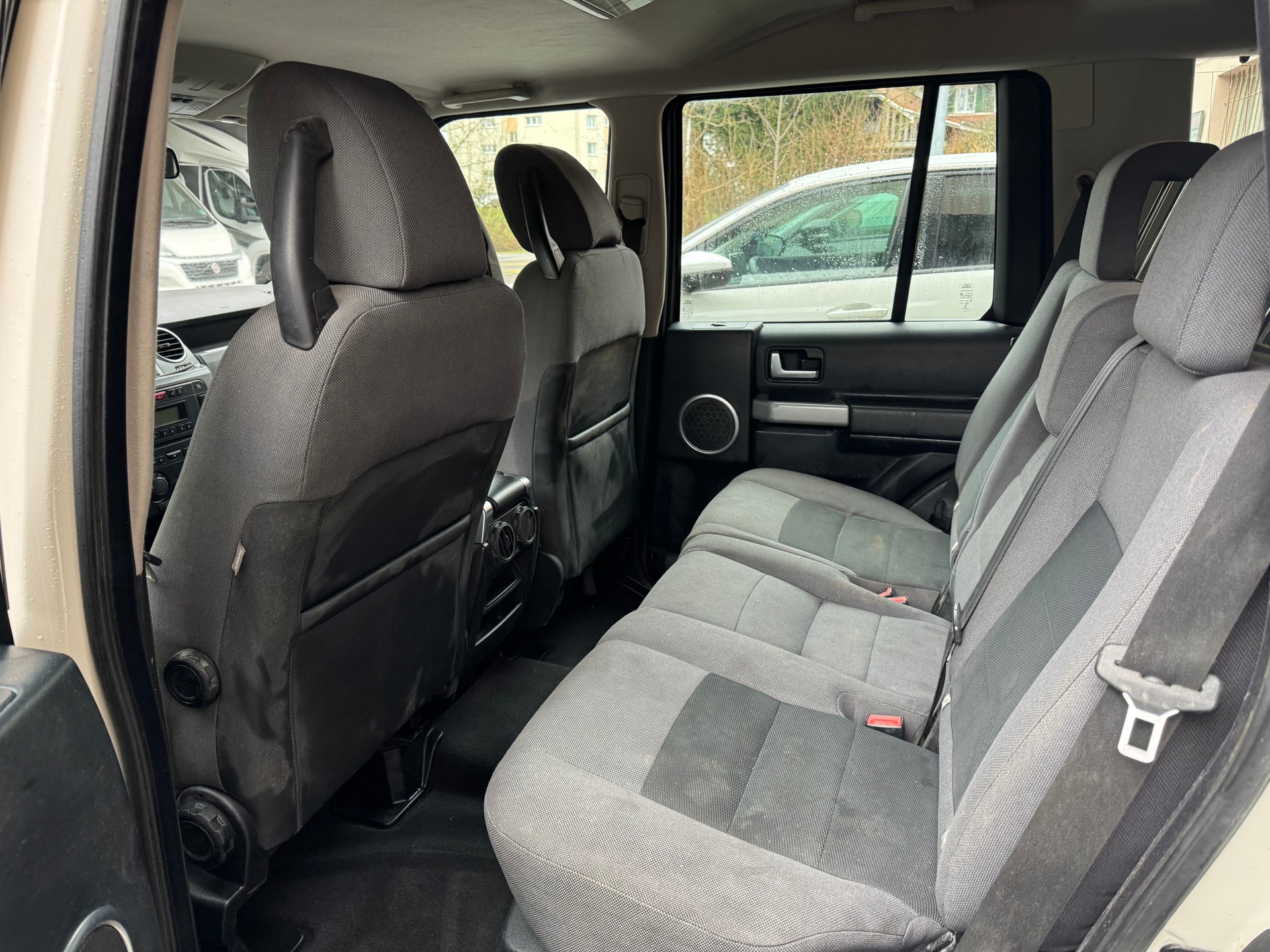 LAND ROVER Discovery 2.7d V6 SE Automatic-image-7