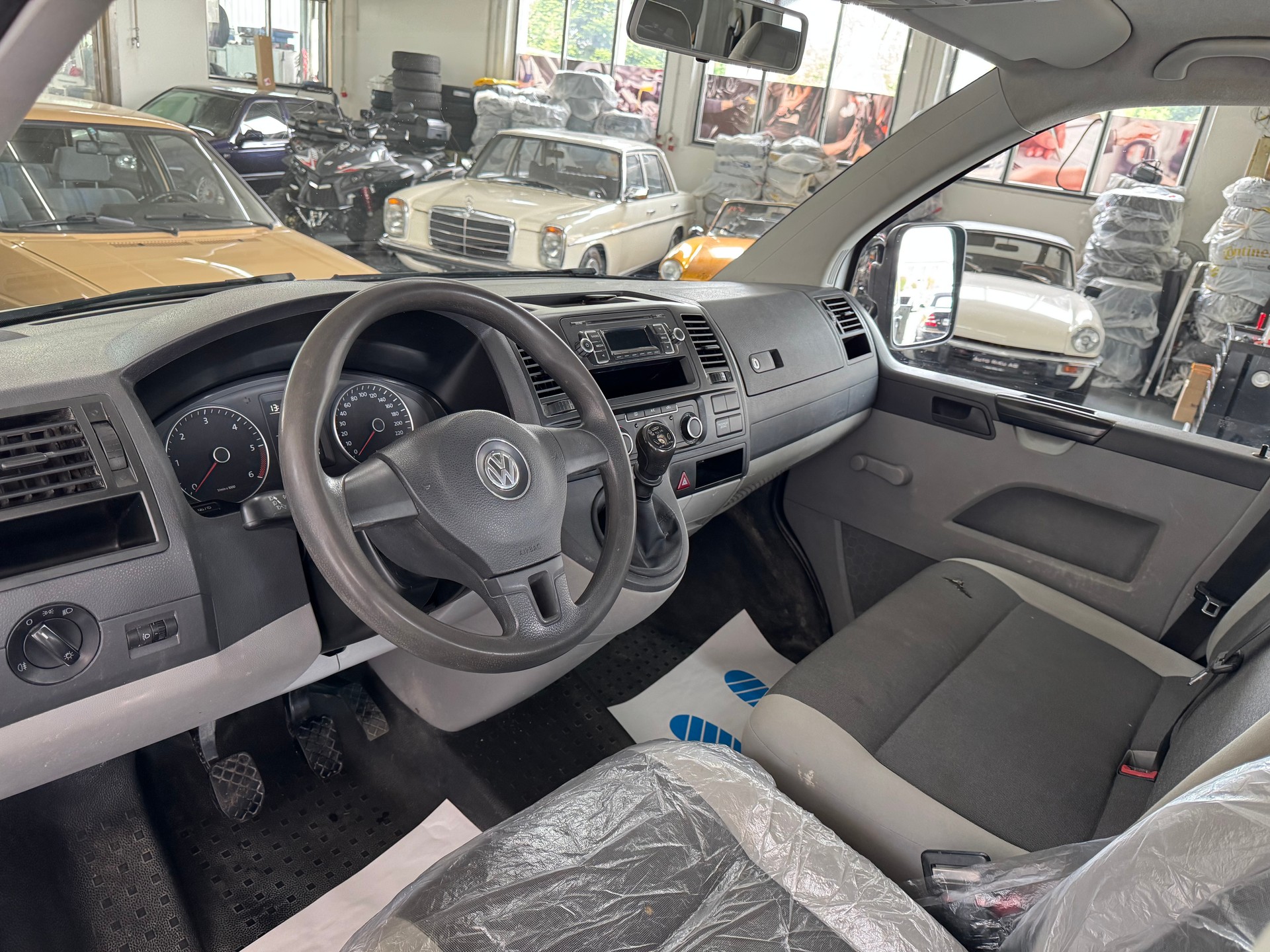 VW T5 2.0 TDI-image-12