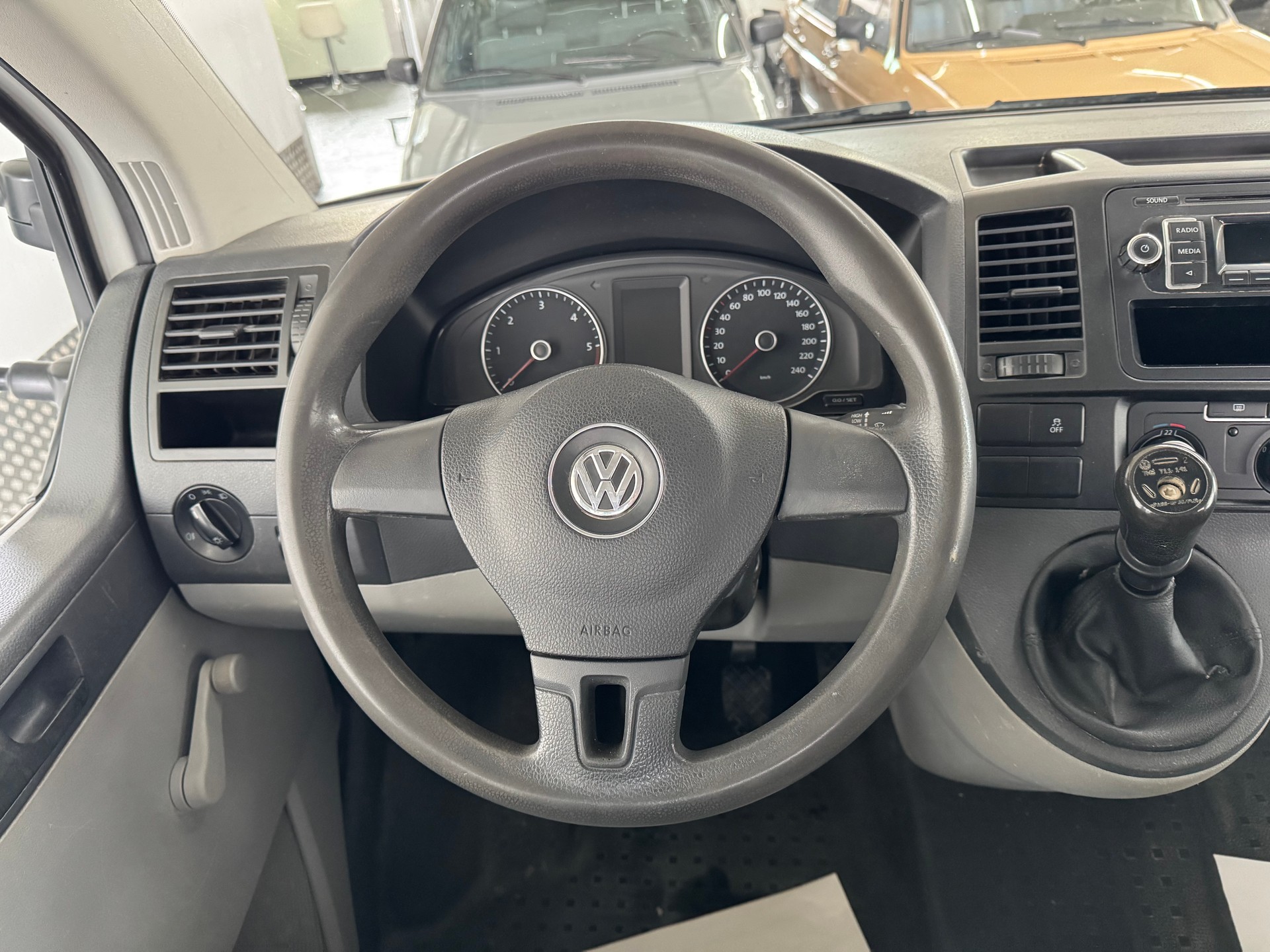 VW T5 2.0 TDI-image-17