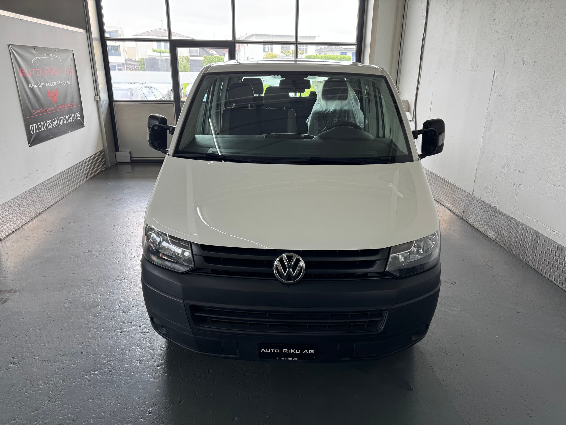 VW T5 2.0 TDI-showroom-element-2