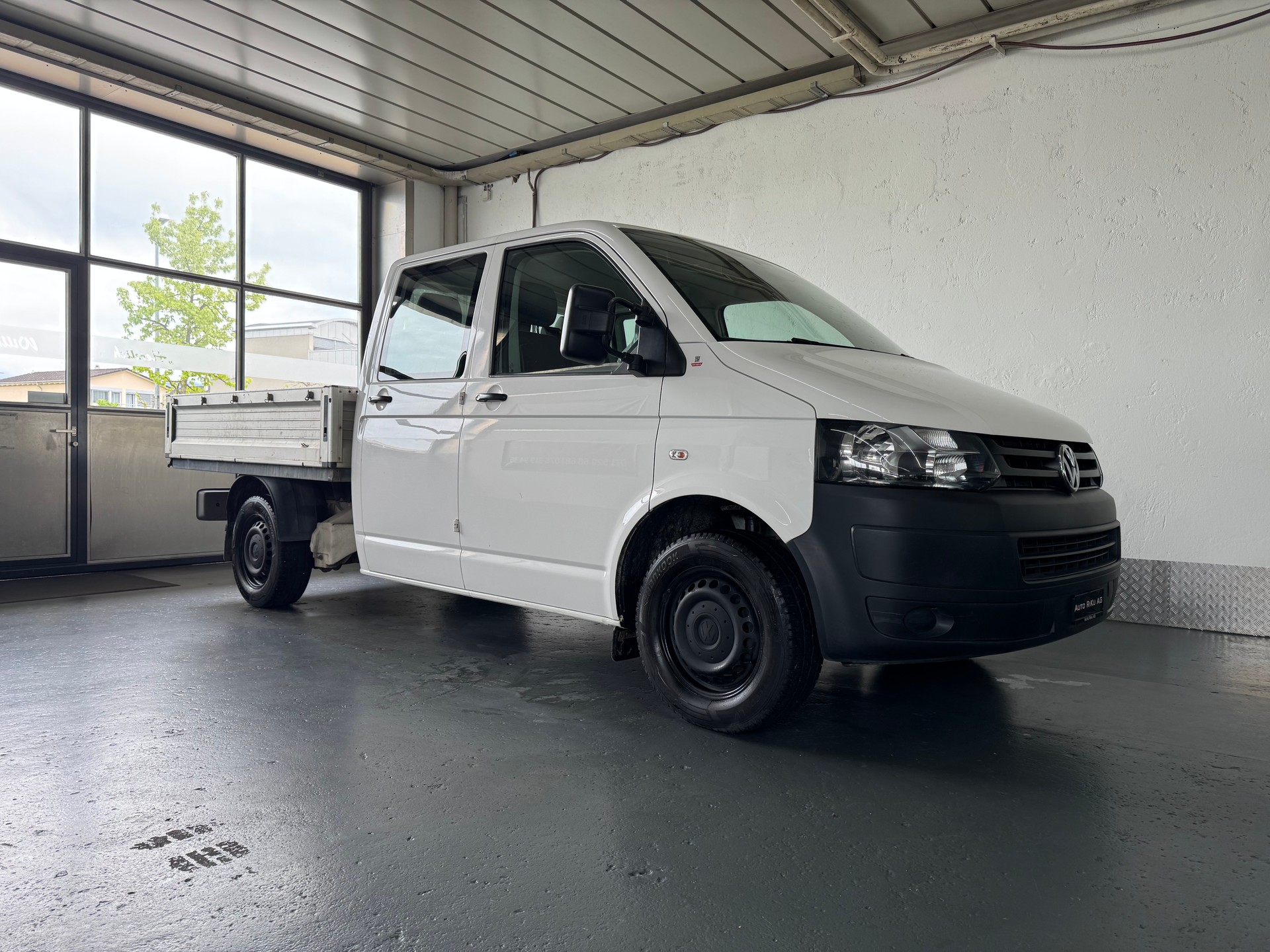 VW T5 2.0 TDI-showroom-element-1