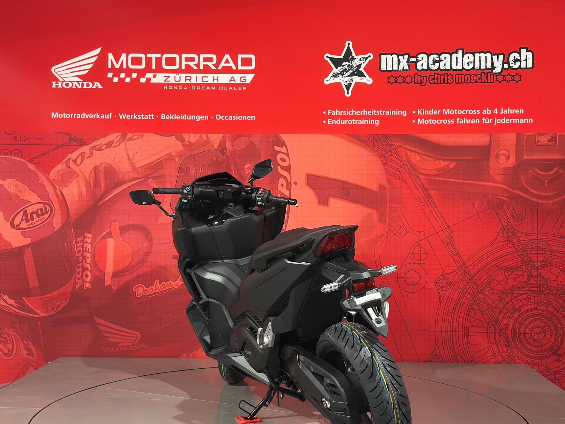 HONDA FORZA 750*Modell 2026**Neufahrzeug**Matte Ballistic Black Metallic*-image-3