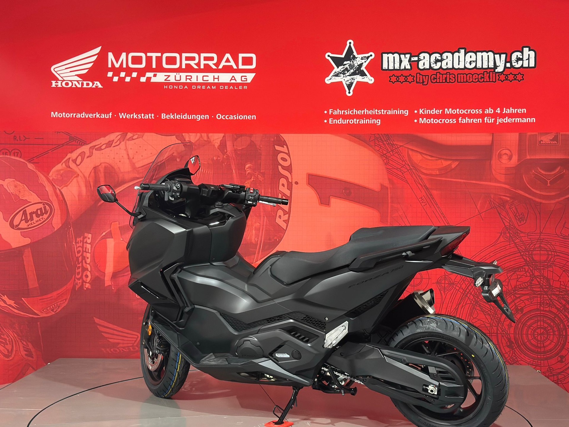HONDA FORZA 750*Modell 2026**Neufahrzeug**Matte Ballistic Black Metallic*-image-2