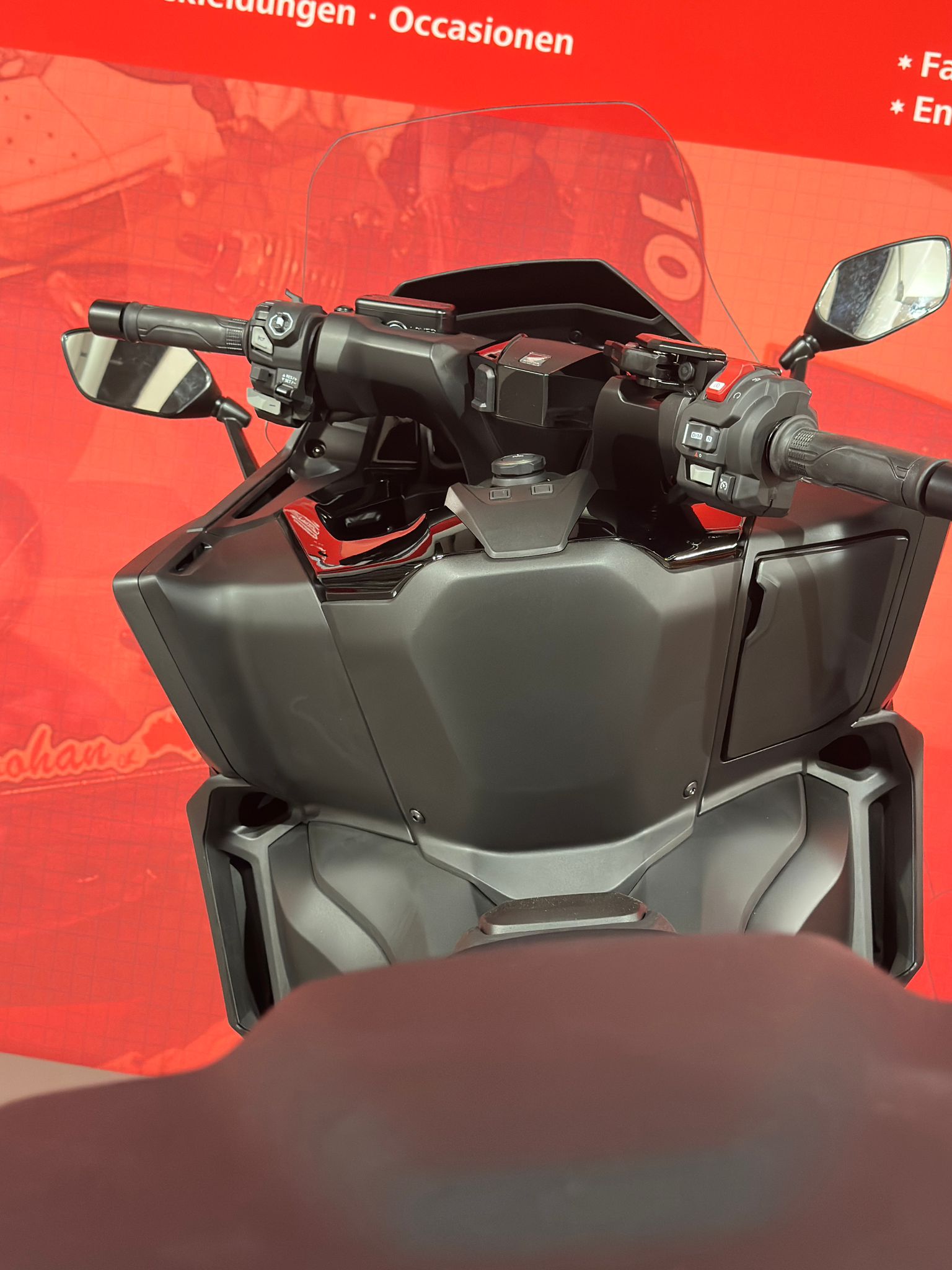 HONDA FORZA 750*Modell 2026**Neufahrzeug**Matte Ballistic Black Metallic*-image-6