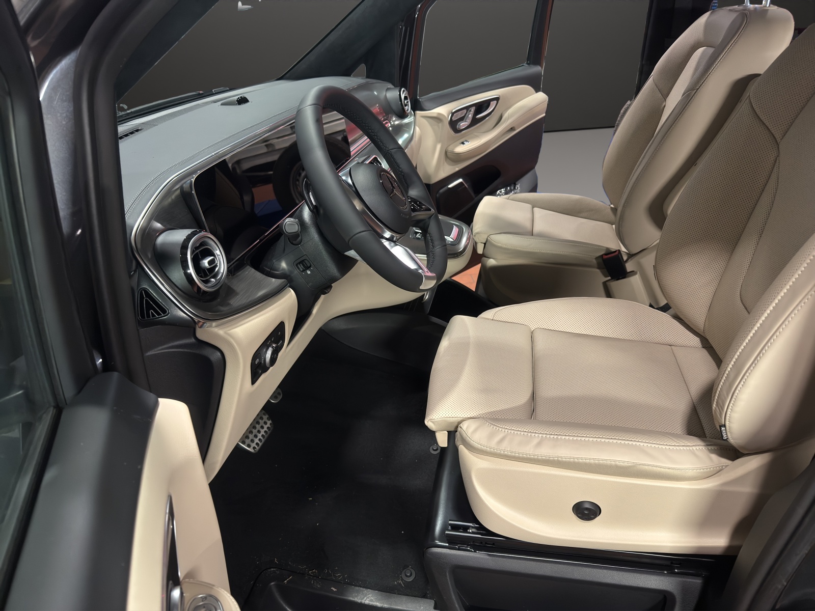 MERCEDES-BENZ V 300 d lang Swiss Edition 9G-Tronic-image-6