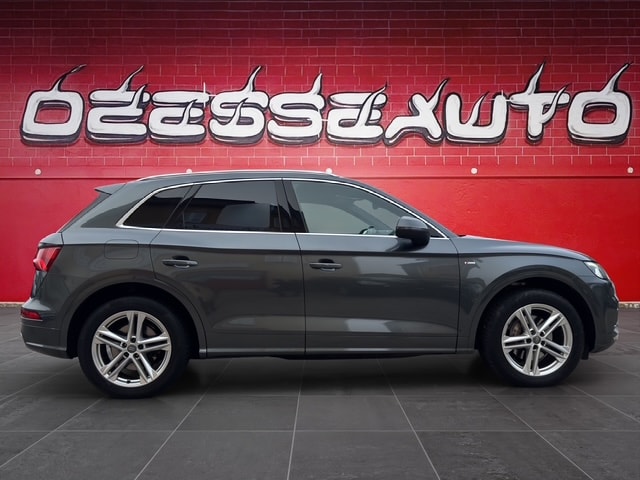AUDI Q5 2.0 TFSI sport quattro S-tronic-showroom-element-3