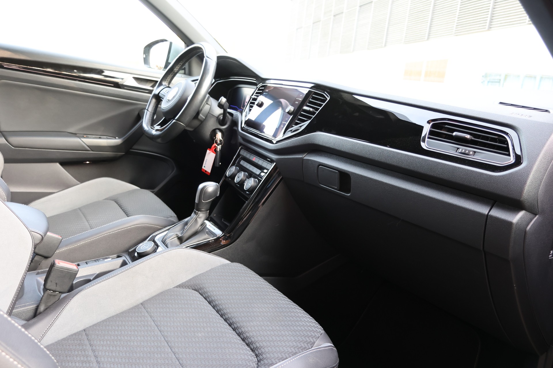 VW T-Roc 2.0 TSI R DSG 4Motion-image-13