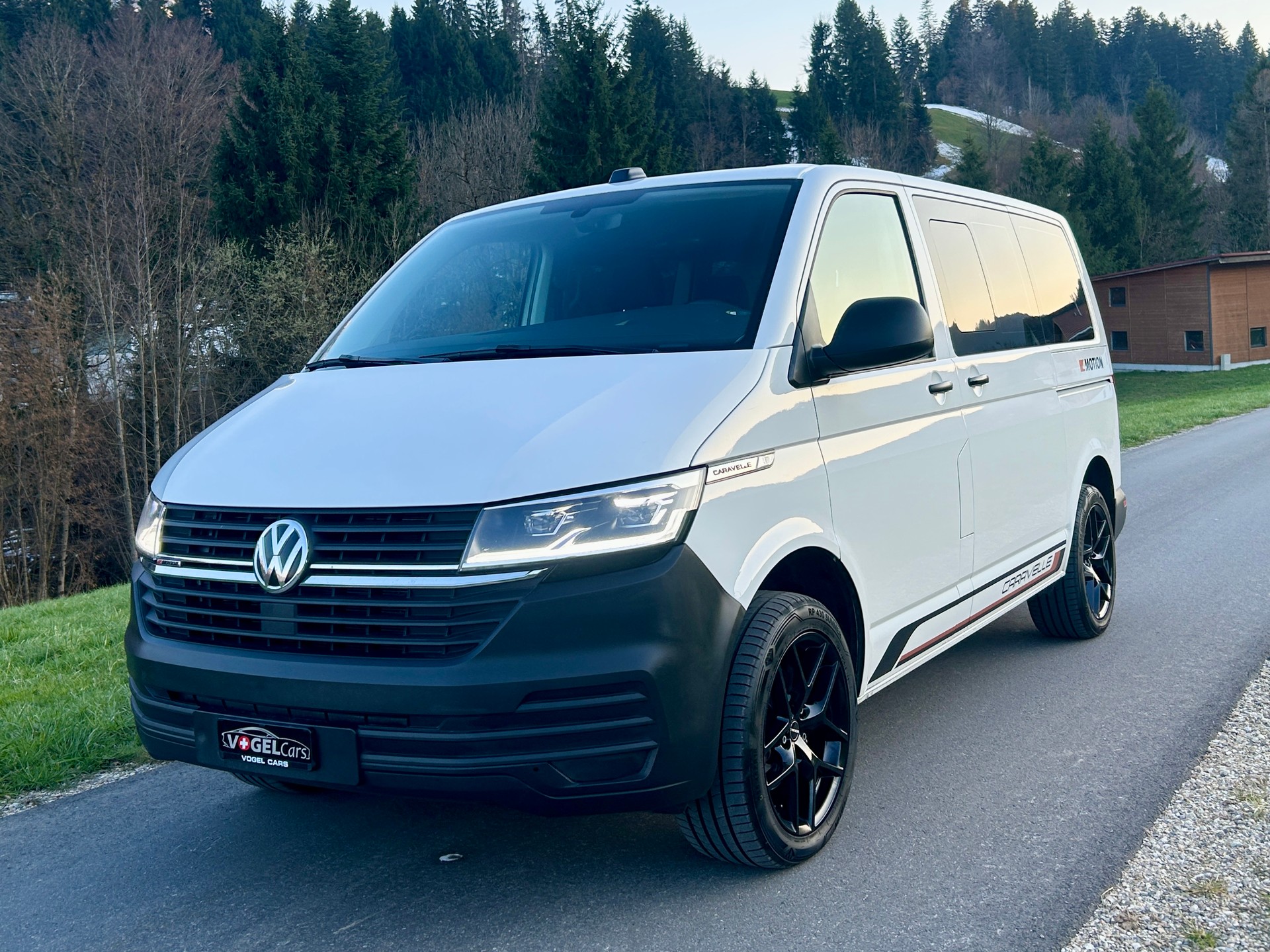 VW T6.1 Caravelle 2.0 TDI Trendline 4Motion-image-2