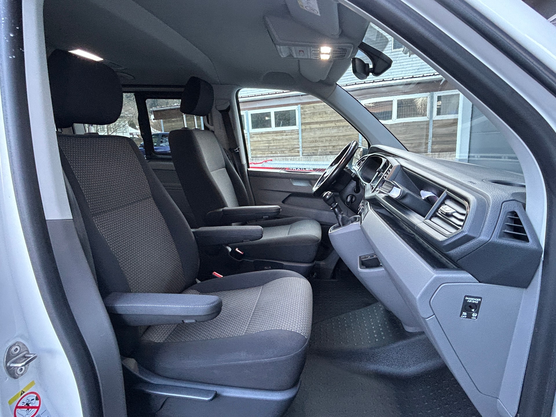 VW T6.1 Caravelle 2.0 TDI Trendline 4Motion-image-8