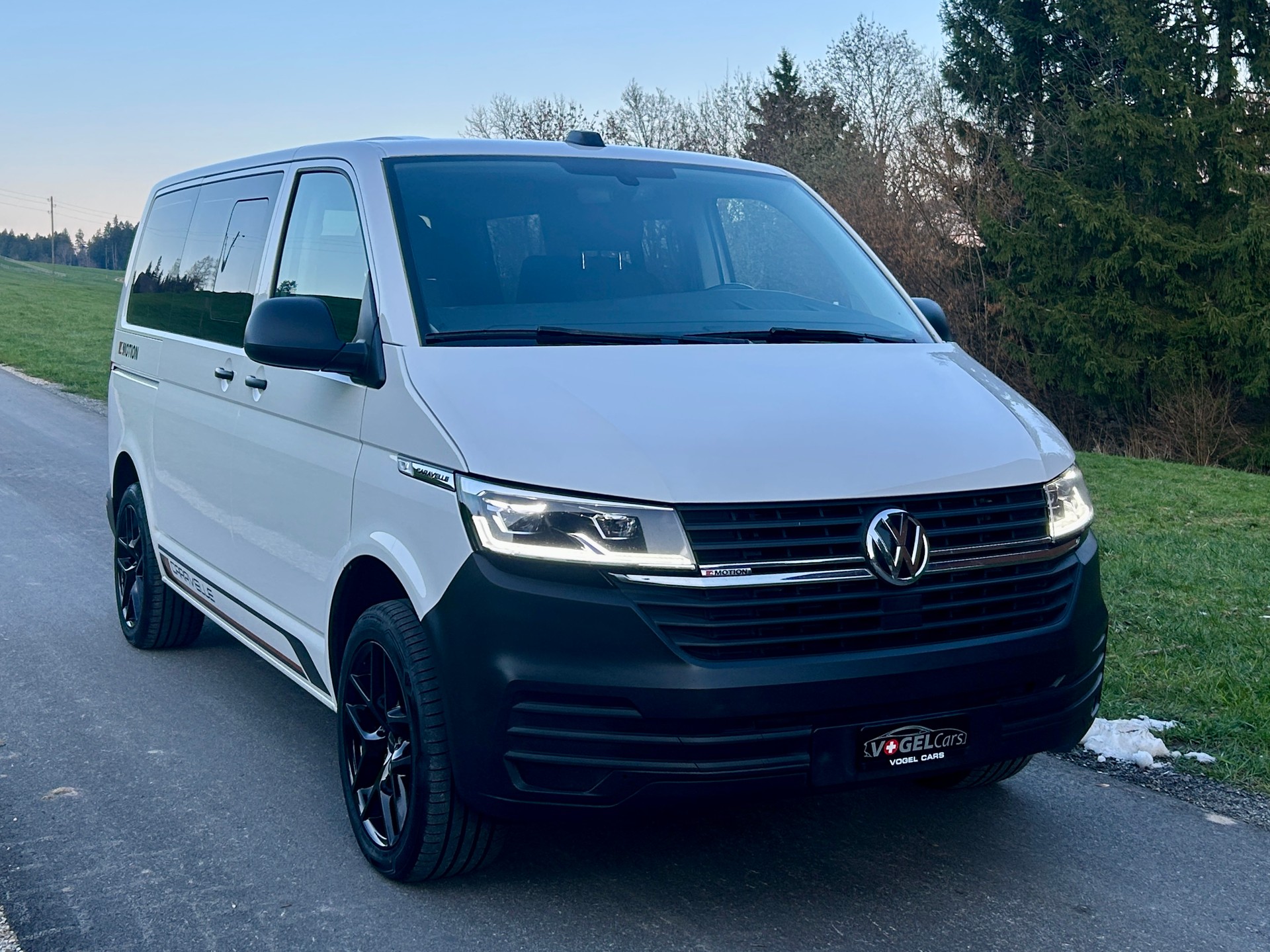 VW T6.1 Caravelle 2.0 TDI Trendline 4Motion-image-1