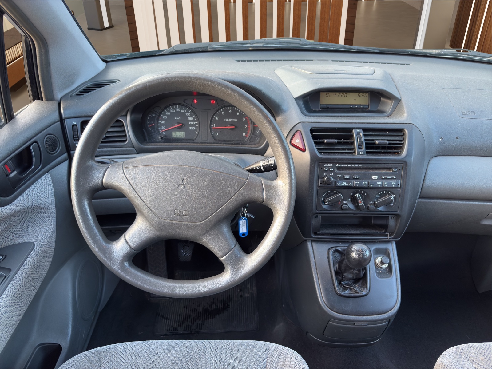 MITSUBISHI Space Wagon 2.4 GLX Elegance-image-9