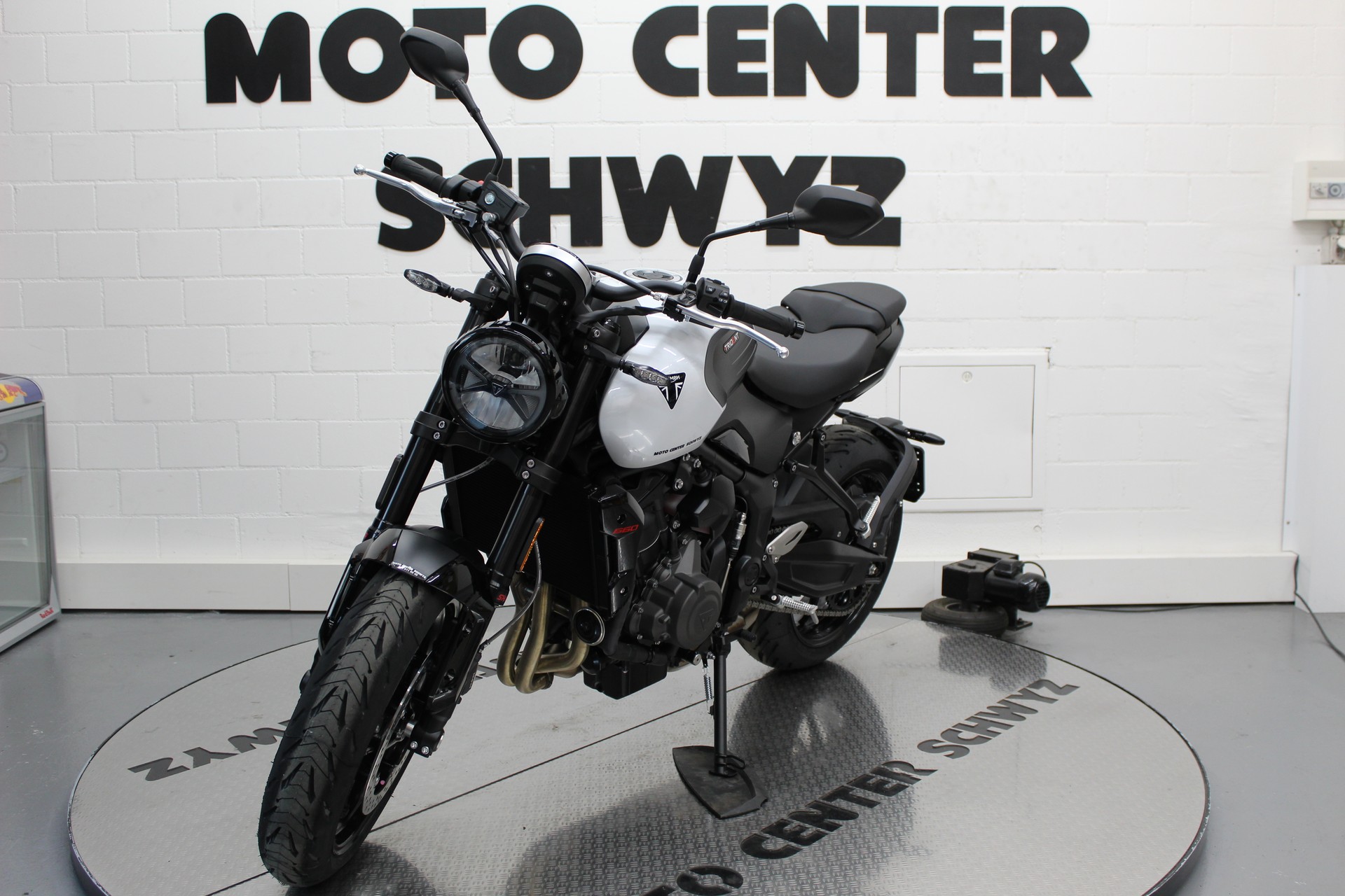 TRIUMPH Trident 660-image-2