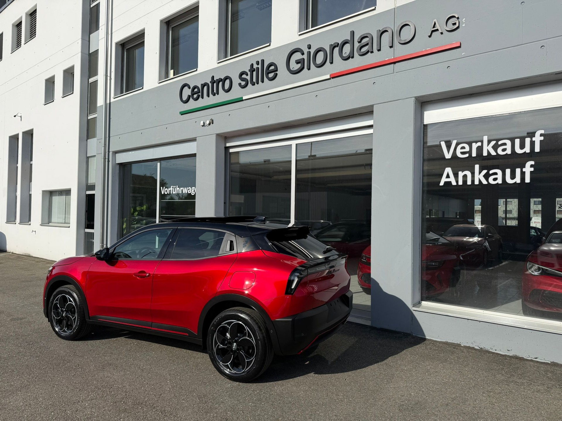 ALFA ROMEO Junior 1.2 Hybrid Q4 Pack Sky&Pack Sport "Rosso Brera"-showroom-element-2