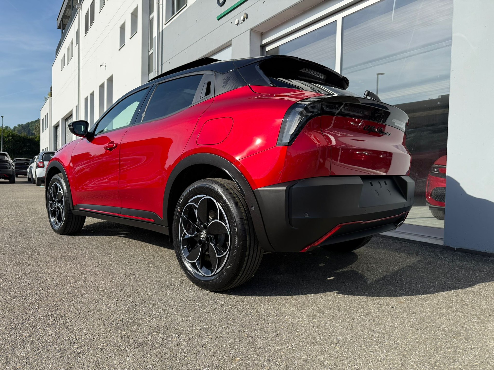 ALFA ROMEO Junior 1.2 Hybrid Q4 Pack Sky&Pack Sport "Rosso Brera"-image-5