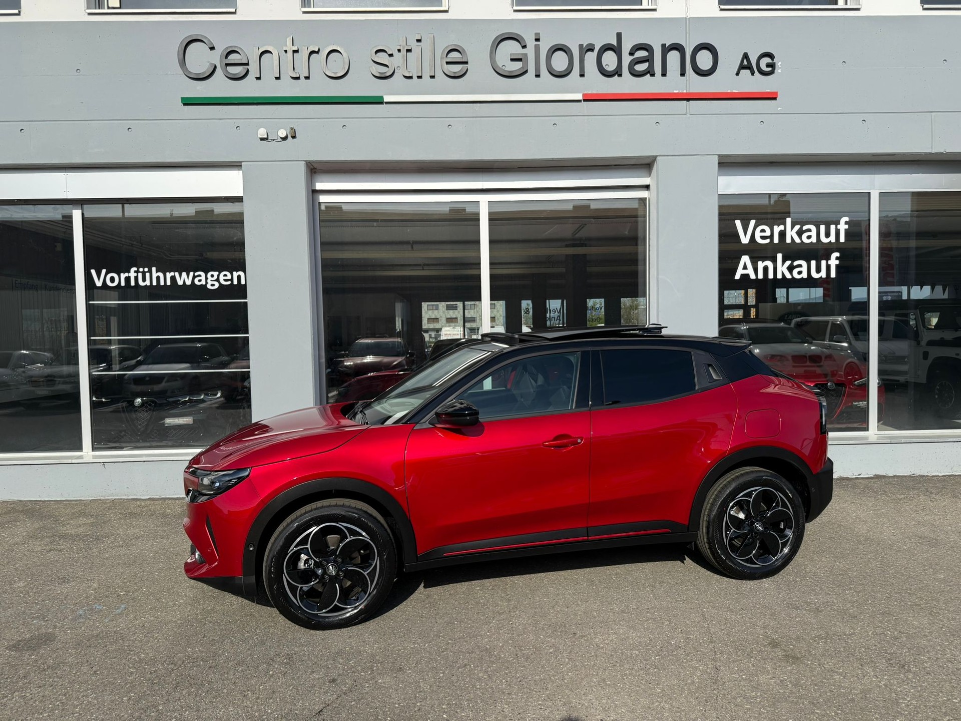 ALFA ROMEO Junior 1.2 Hybrid Q4 Pack Sky&Pack Sport "Rosso Brera"-showroom-element-1