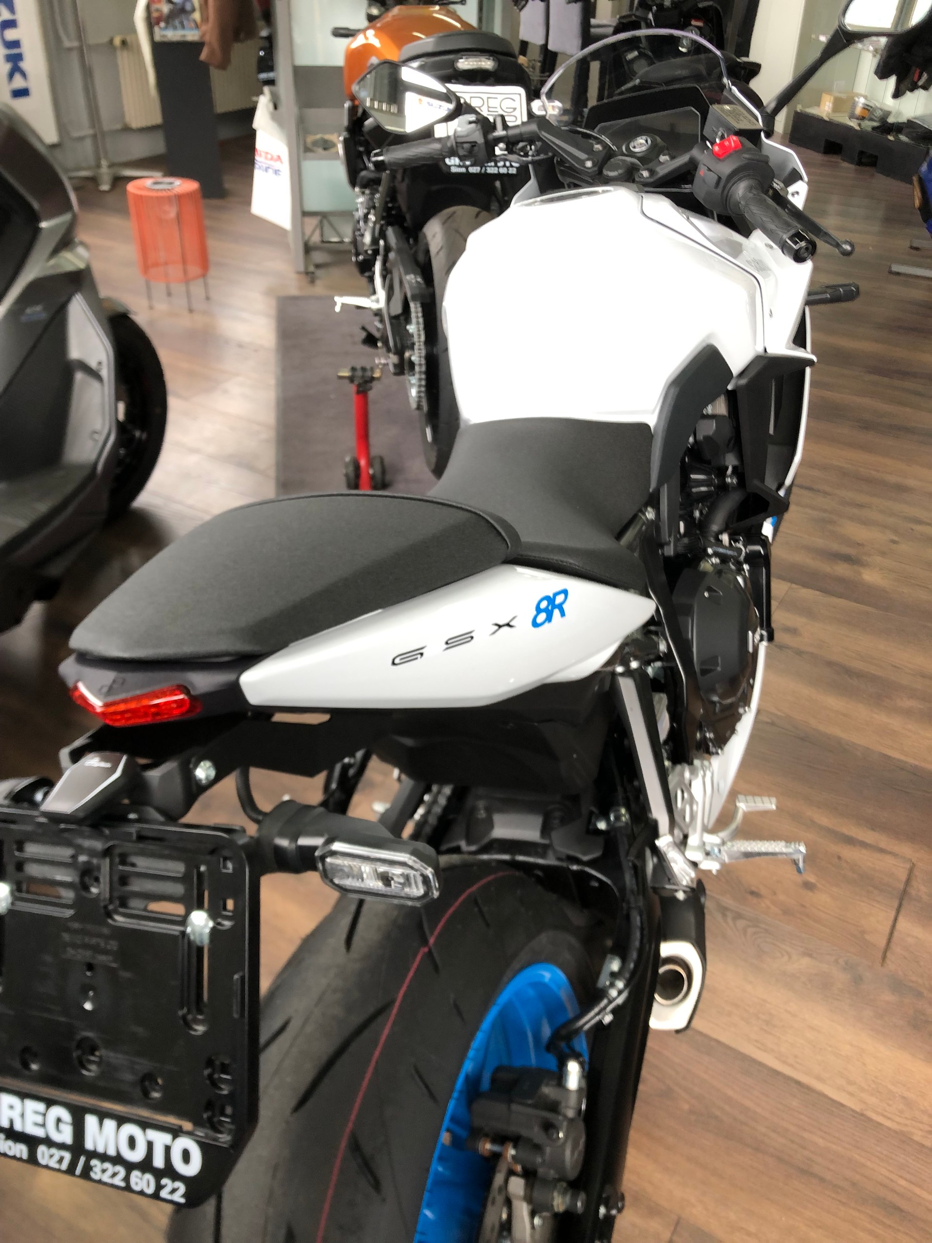 SUZUKI GSX-8R-image-2