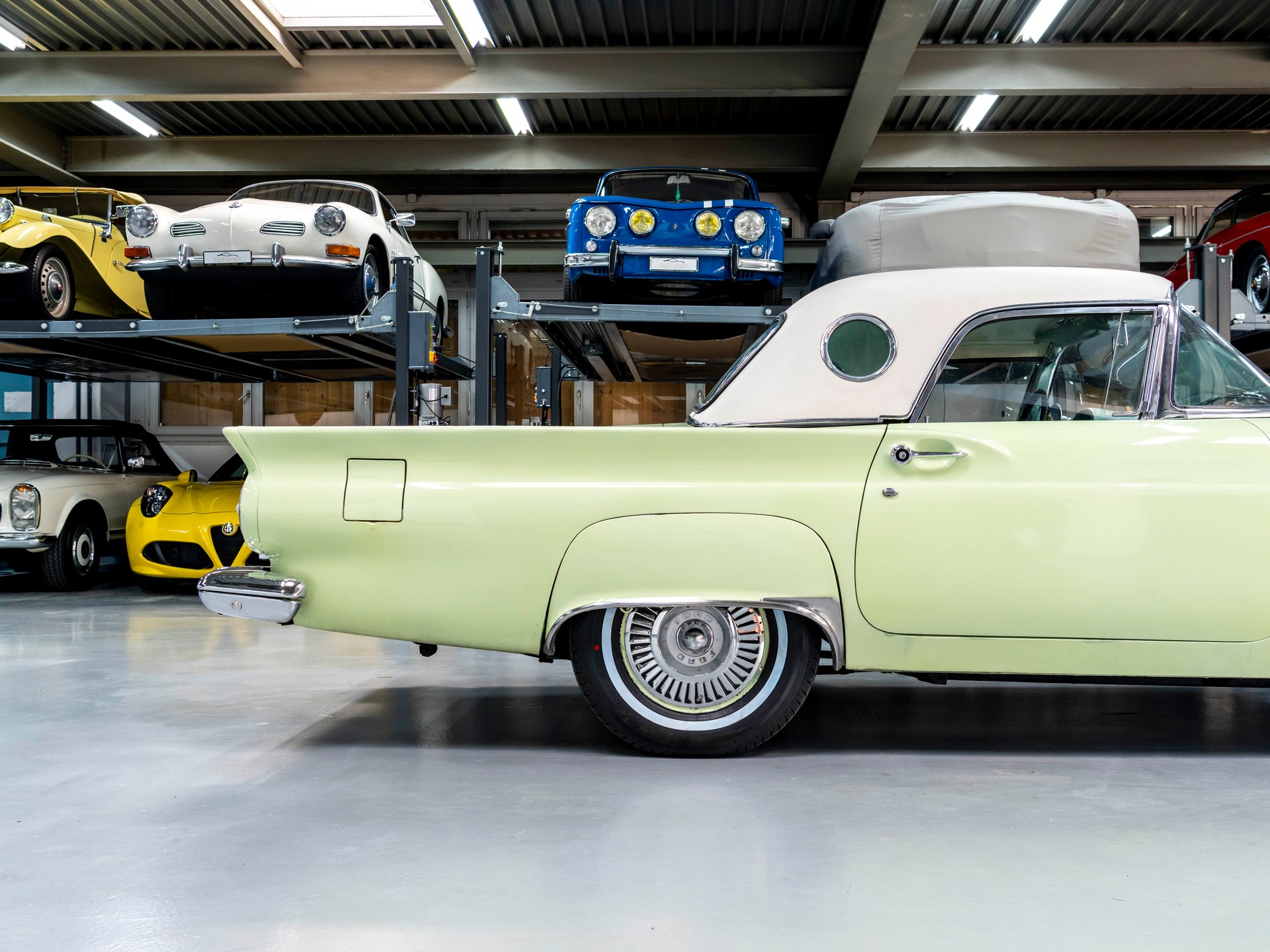 FORD Thunderbird 5.2 Liter V8 245PS-image-11