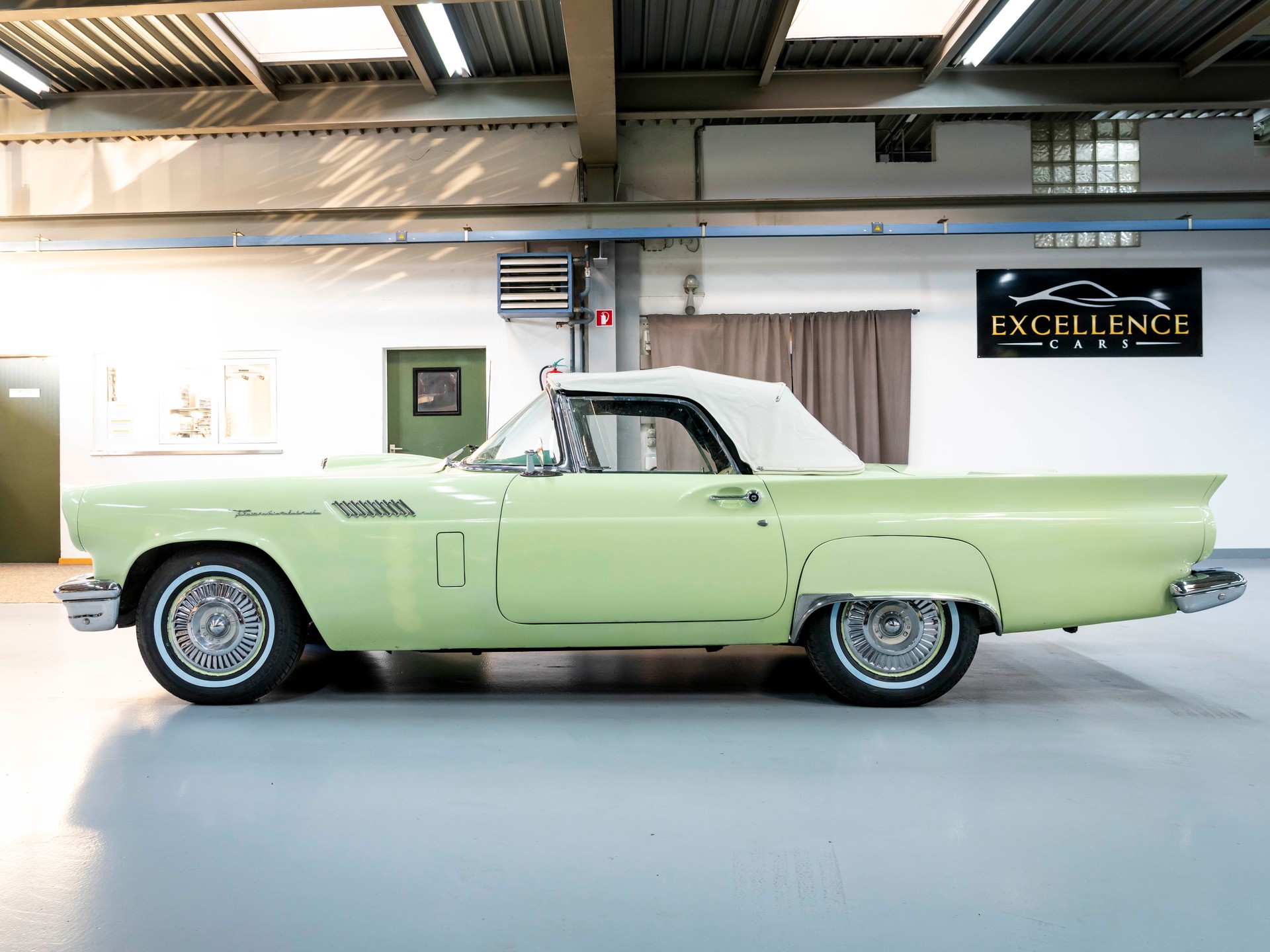 FORD Thunderbird 5.2 Liter V8 245PS-image-30