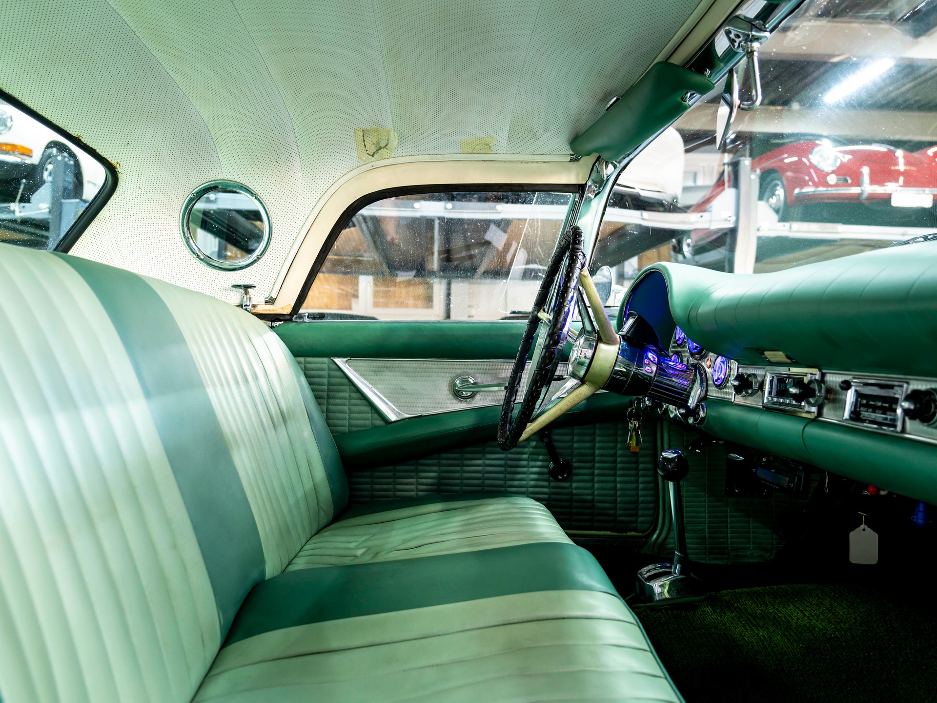 FORD Thunderbird 5.2 Liter V8 245PS-image-17