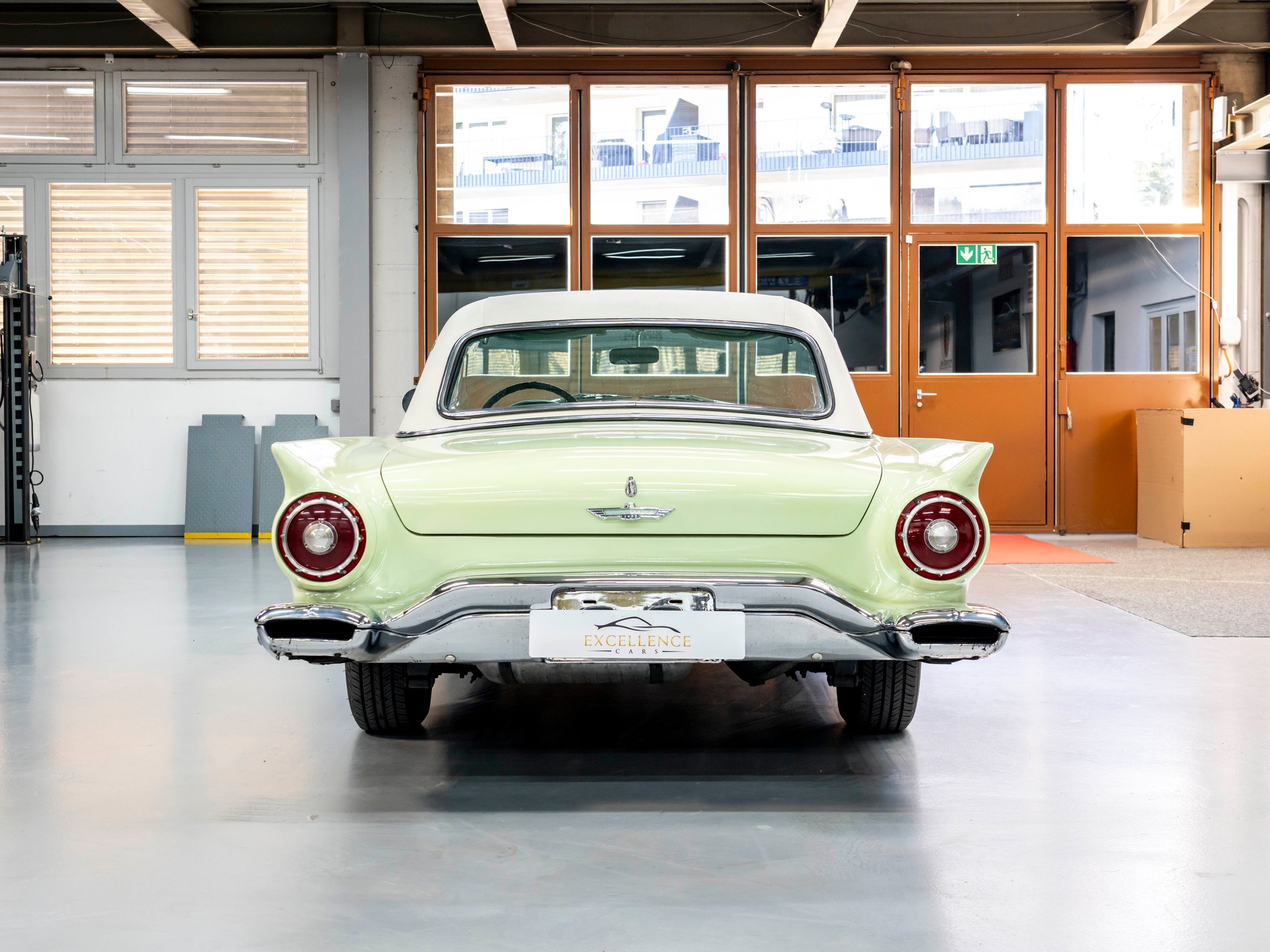 FORD Thunderbird 5.2 Liter V8 245PS-image-8
