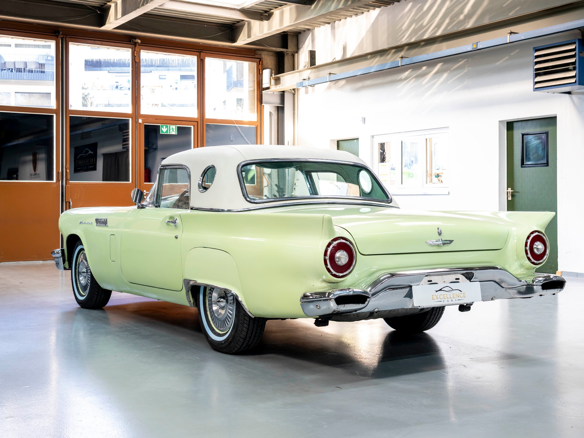 FORD Thunderbird 5.2 Liter V8 245PS-image-9