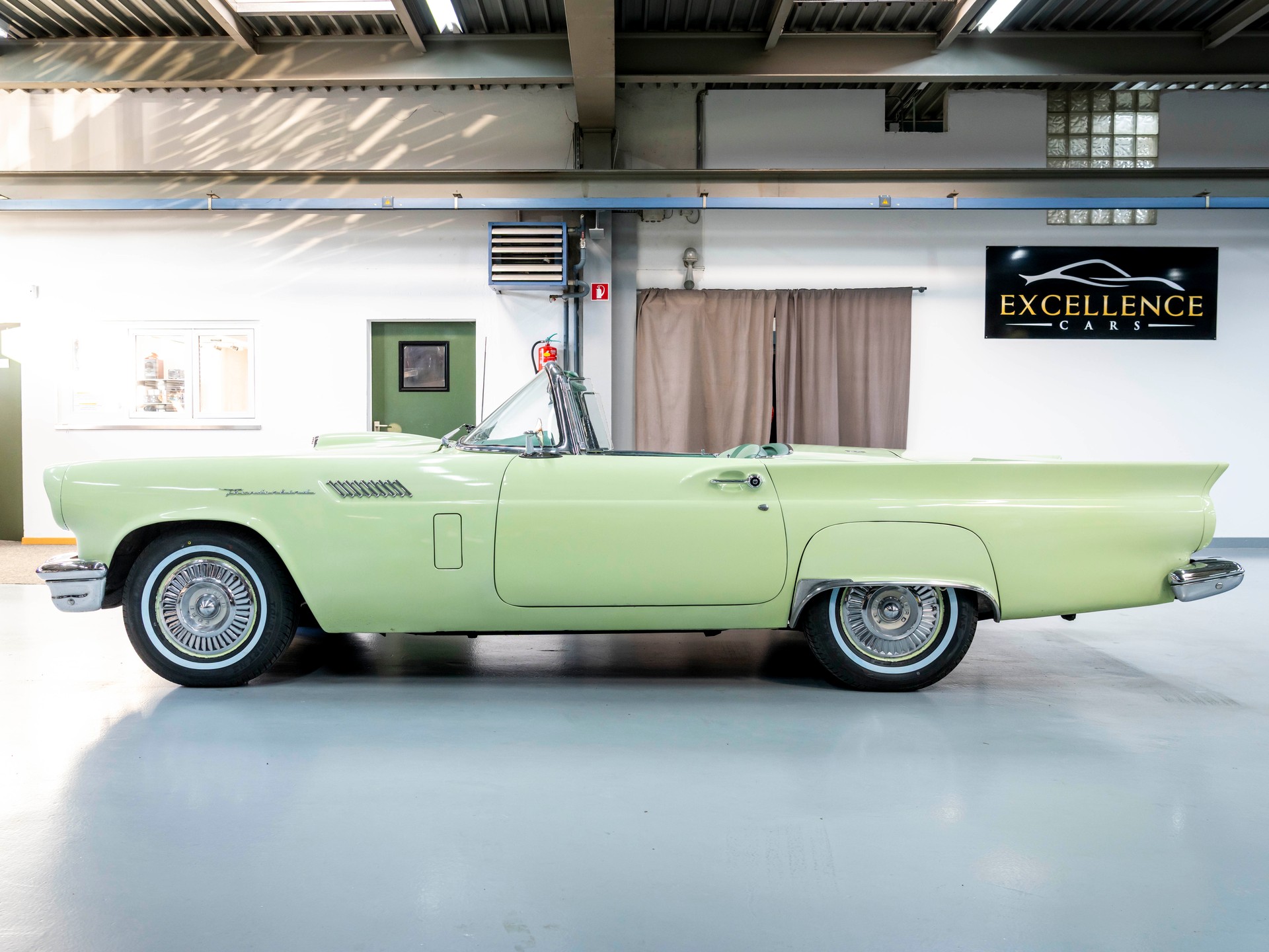 FORD Thunderbird 5.2 Liter V8 245PS-image-28