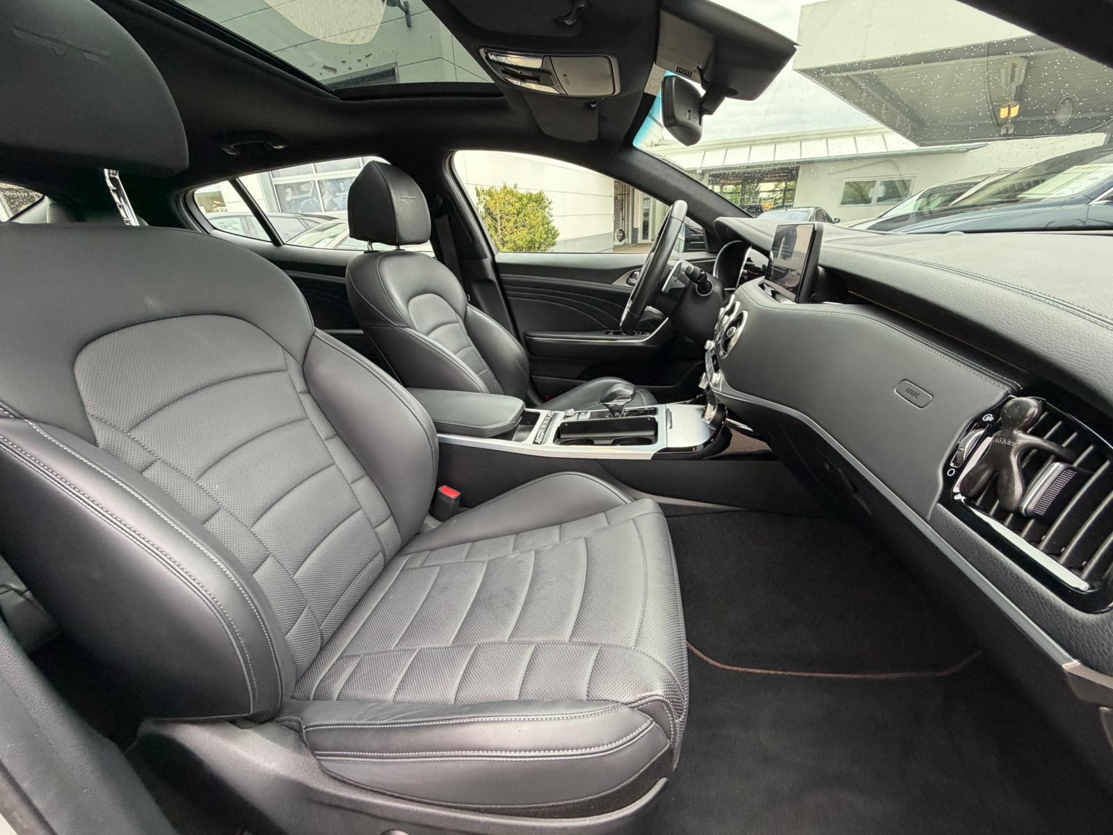 KIA Stinger 3.3 T-GDi GT Automat AWD-image-11