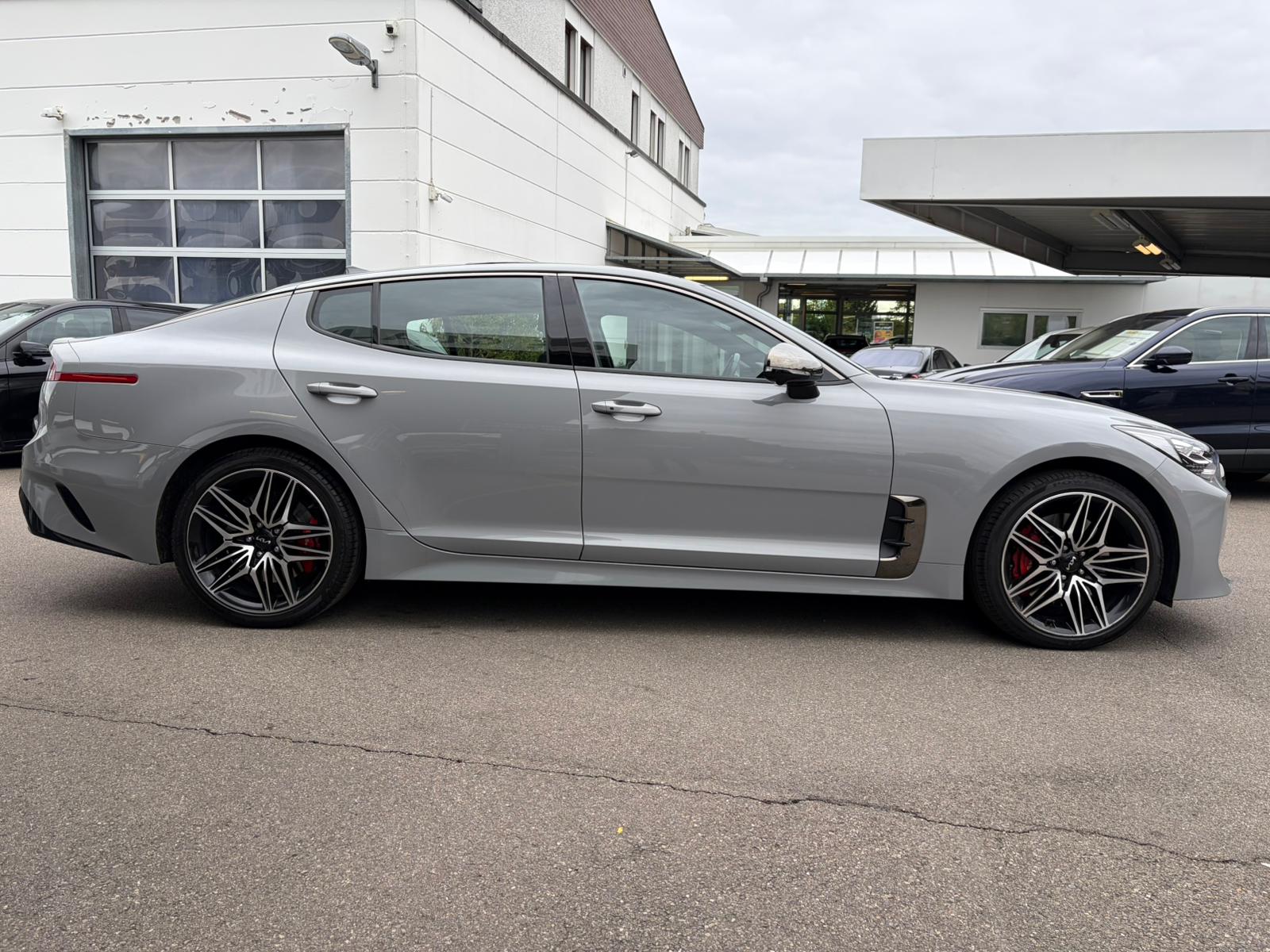 KIA Stinger 3.3 T-GDi GT Automat AWD-image-3