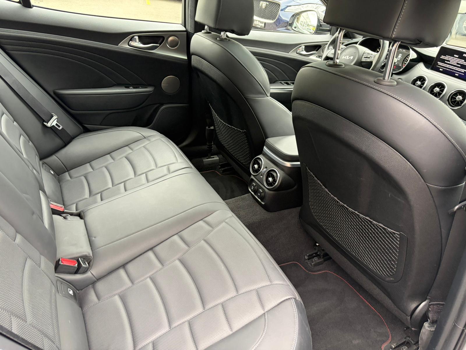 KIA Stinger 3.3 T-GDi GT Automat AWD-image-12