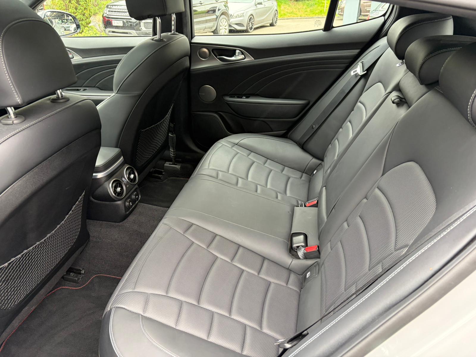 KIA Stinger 3.3 T-GDi GT Automat AWD-image-10