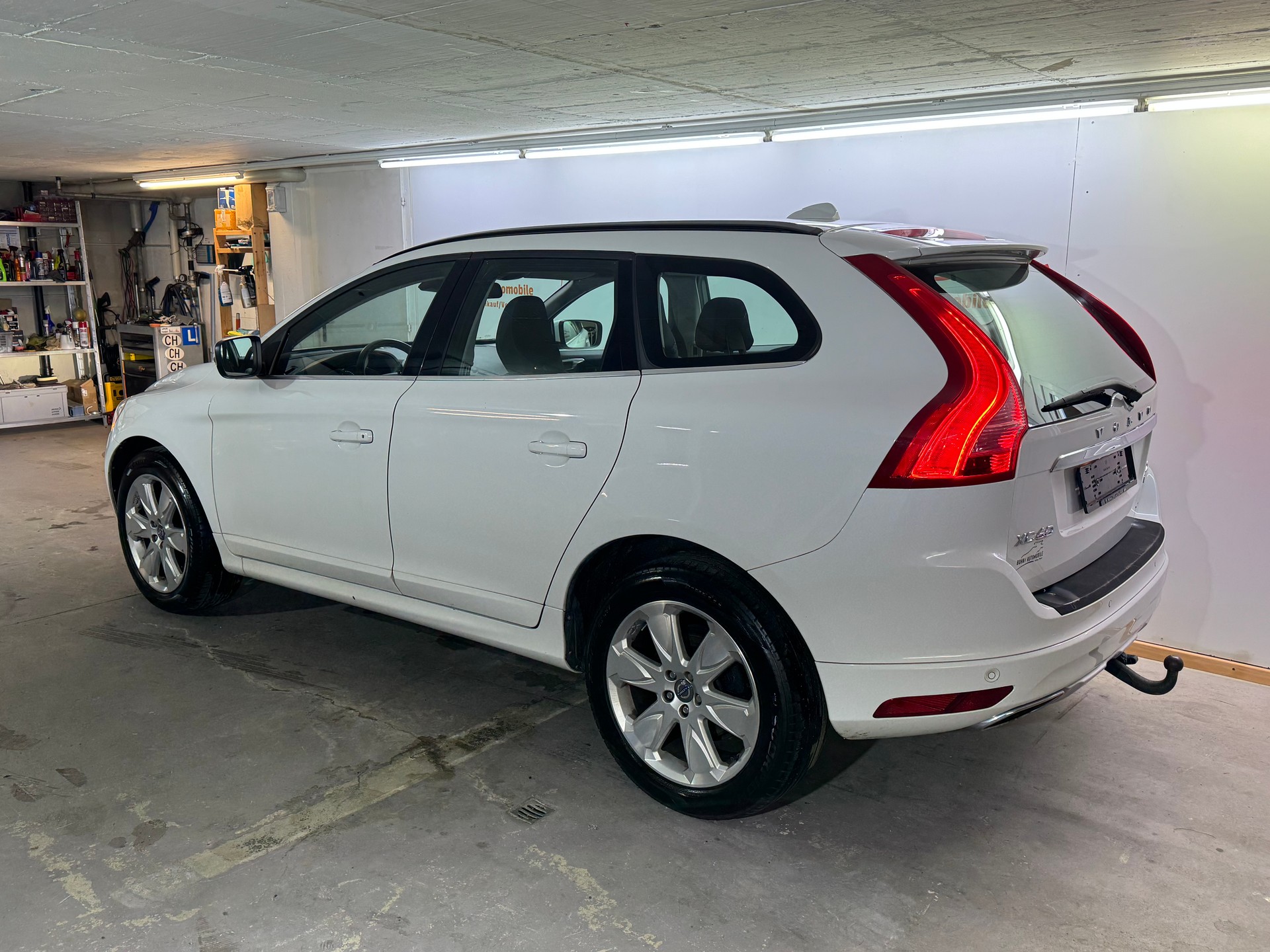 VOLVO XC60 D4 AWD Summum Geartronic-image-3
