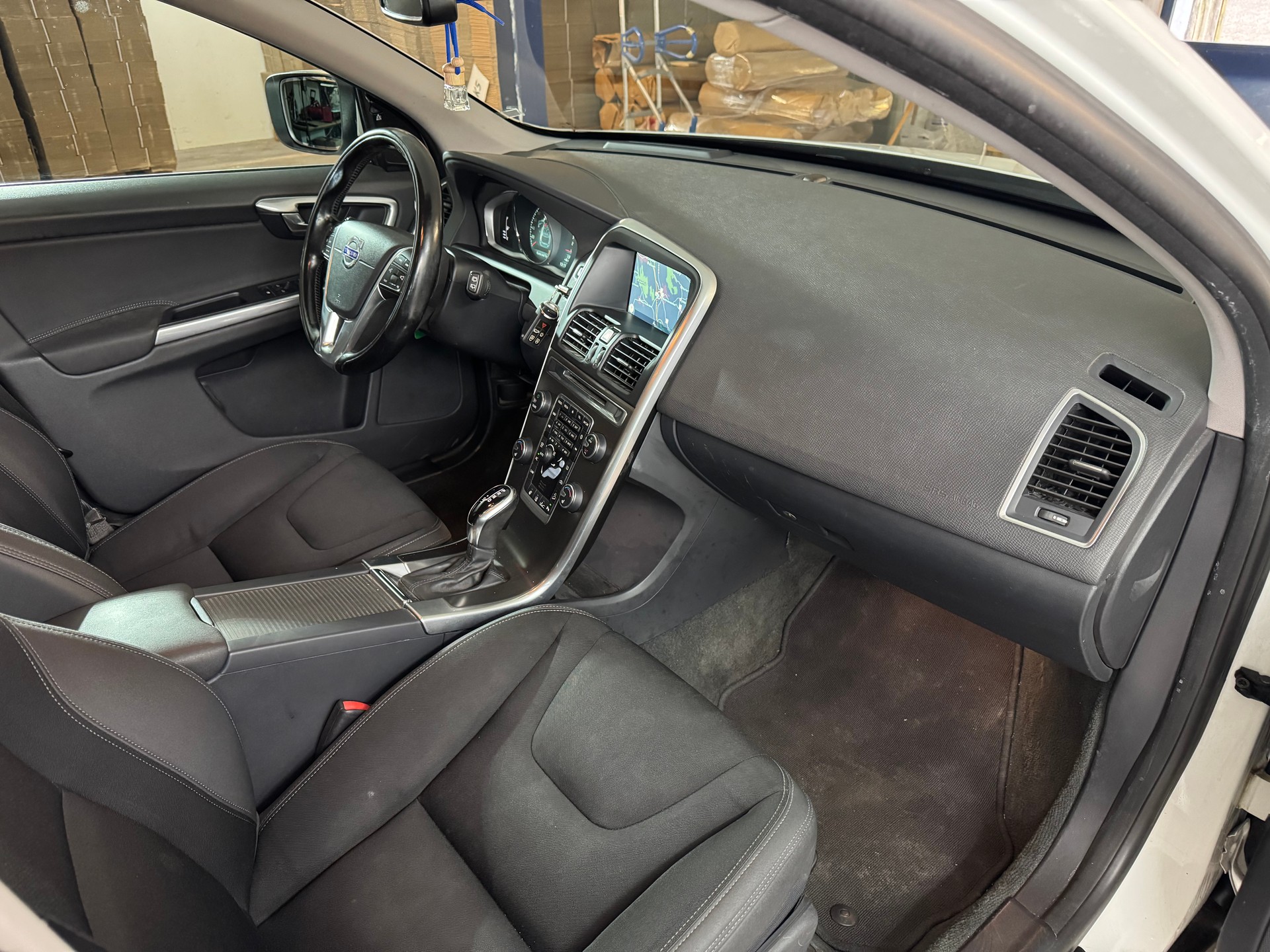 VOLVO XC60 D4 AWD Summum Geartronic-image-9