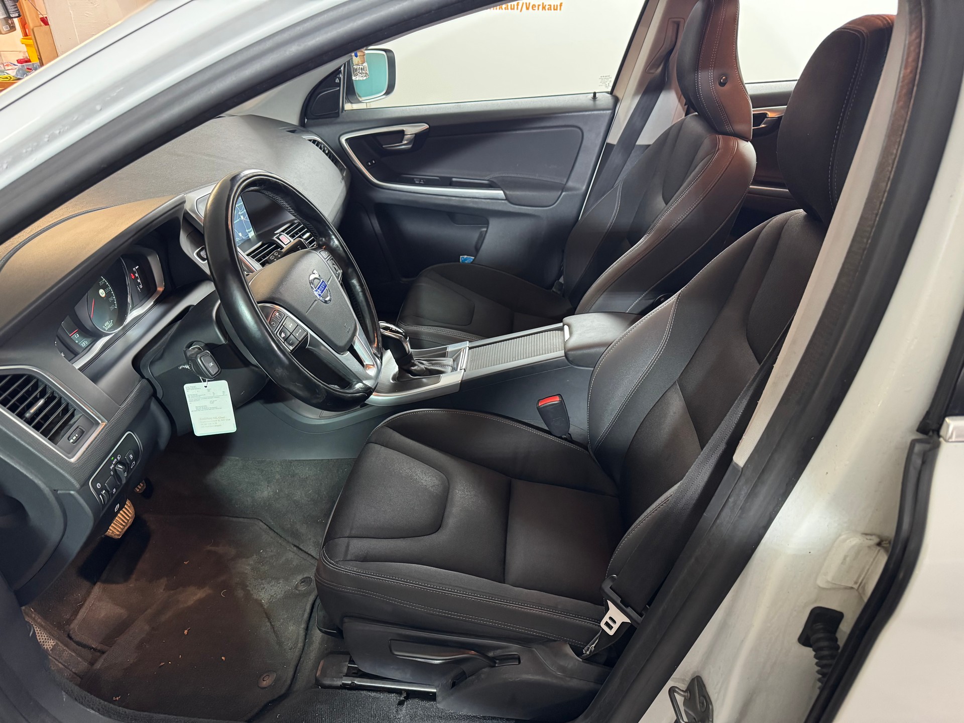 VOLVO XC60 D4 AWD Summum Geartronic-image-8