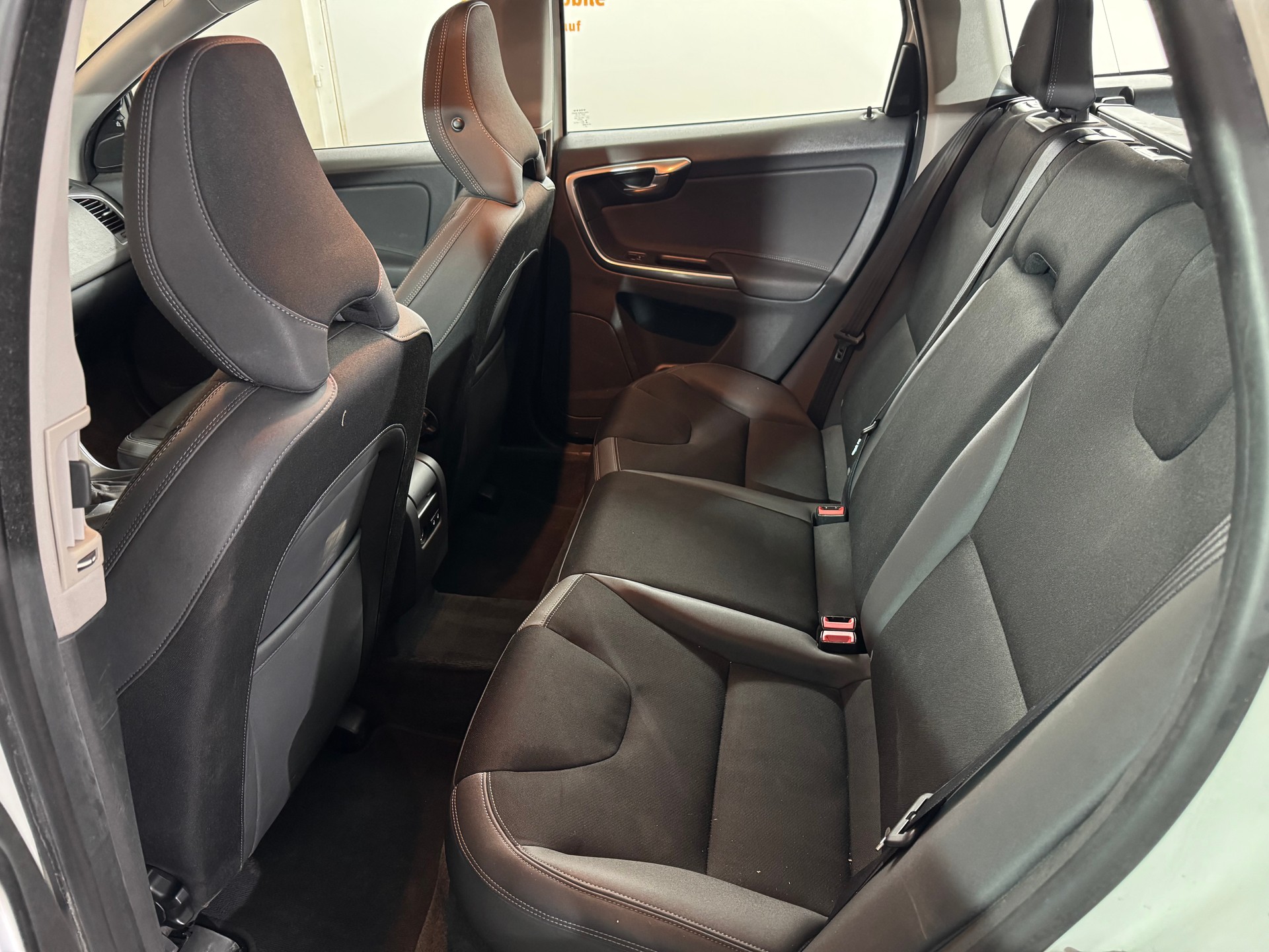 VOLVO XC60 D4 AWD Summum Geartronic-image-11