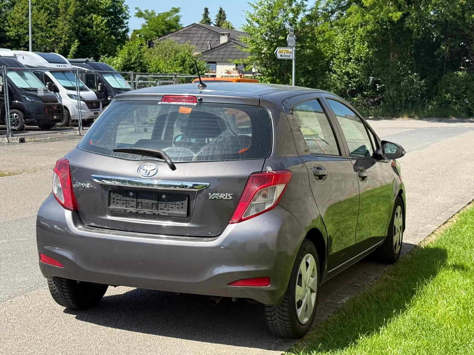 TOYOTA Yaris 1.33 Luna-image-4