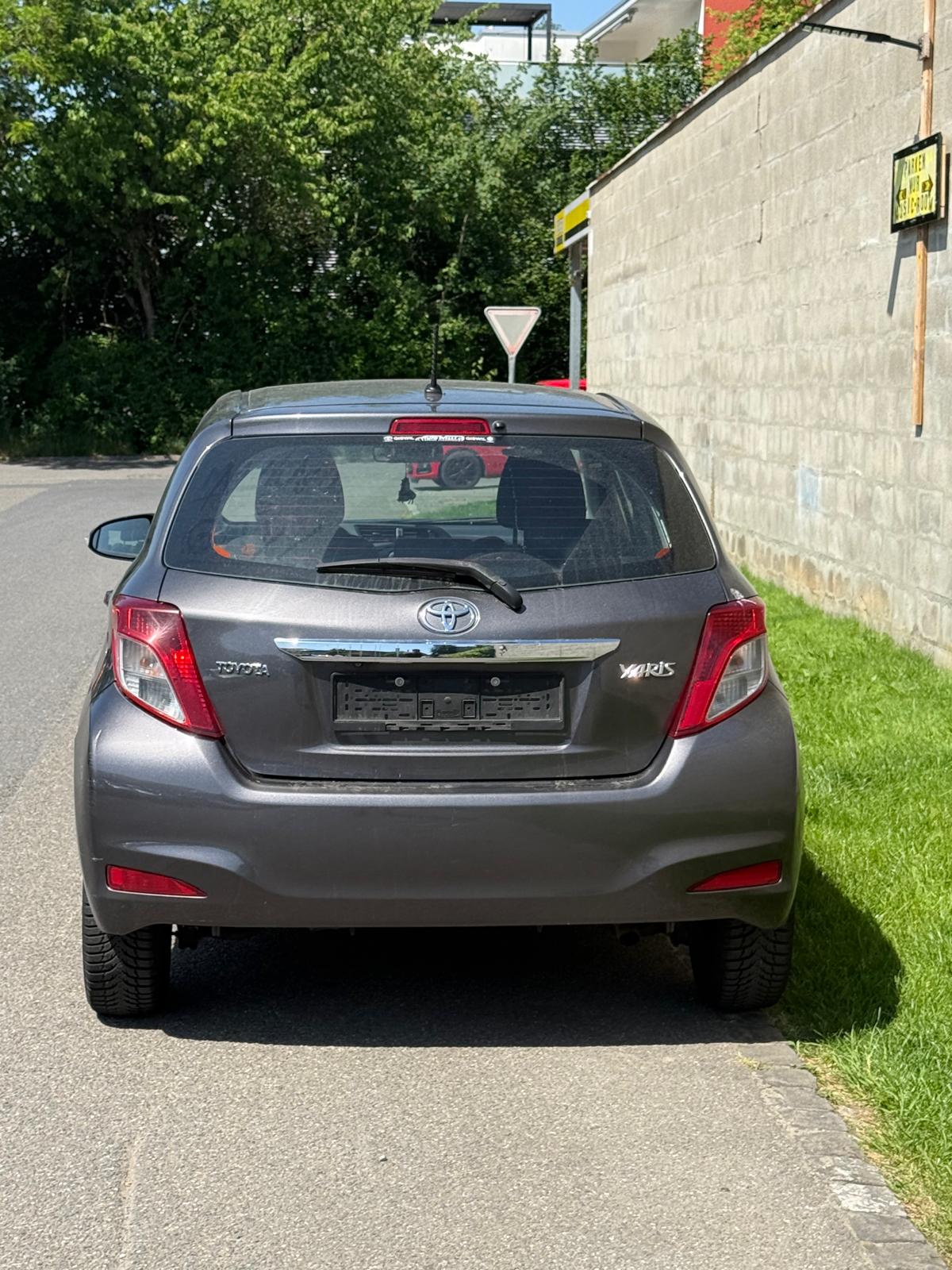 TOYOTA Yaris 1.33 Luna-image-3