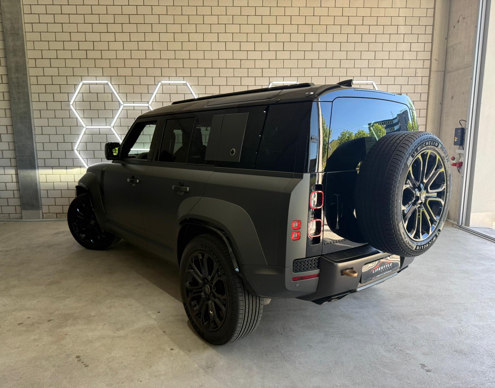 LAND ROVER Defender 110 635 V8 4.4 Octa Edition One AT8-image-2