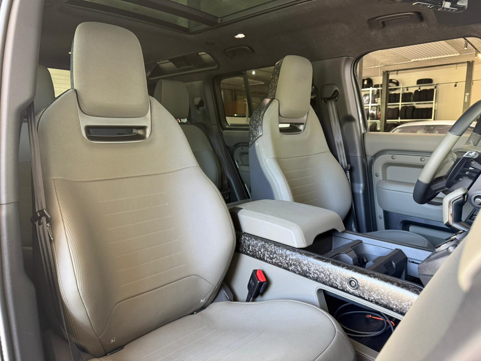 LAND ROVER Defender 110 635 V8 4.4 Octa Edition One AT8-image-13