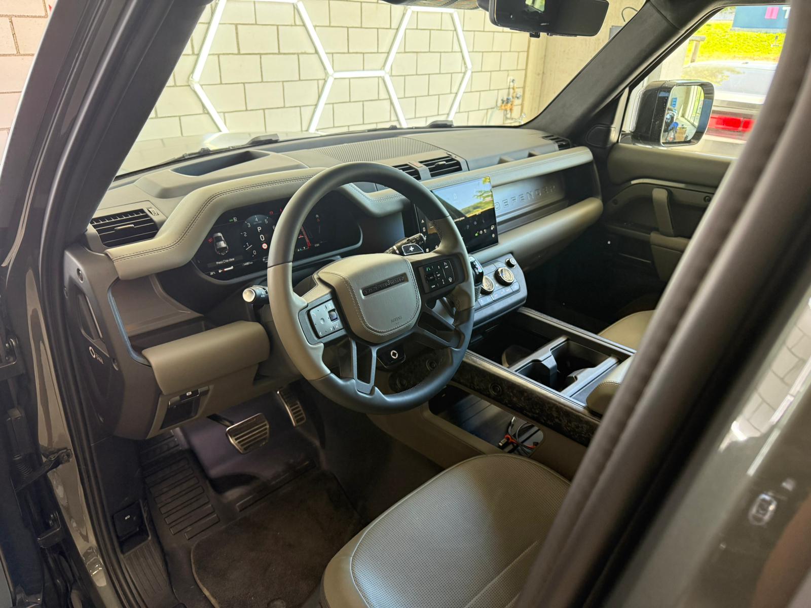LAND ROVER Defender 110 635 V8 4.4 Octa Edition One AT8-image-7