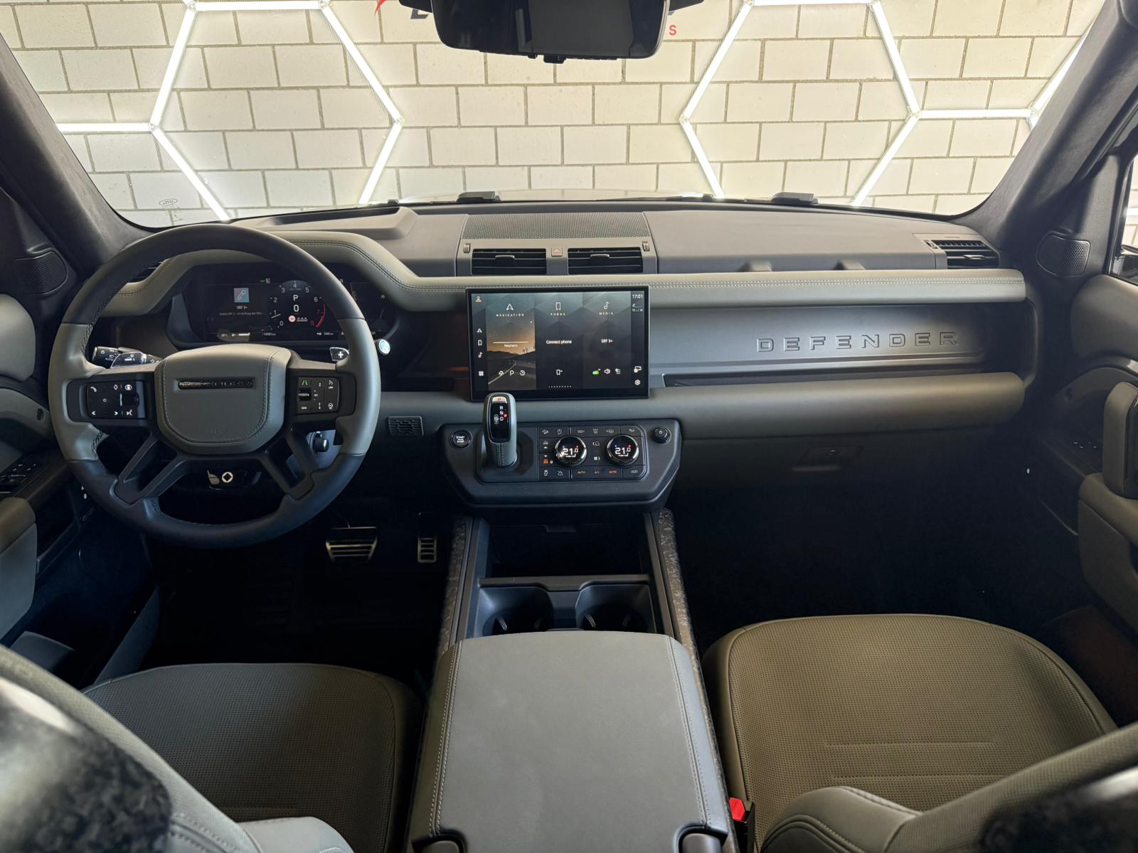 LAND ROVER Defender 110 635 V8 4.4 Octa Edition One AT8-image-9