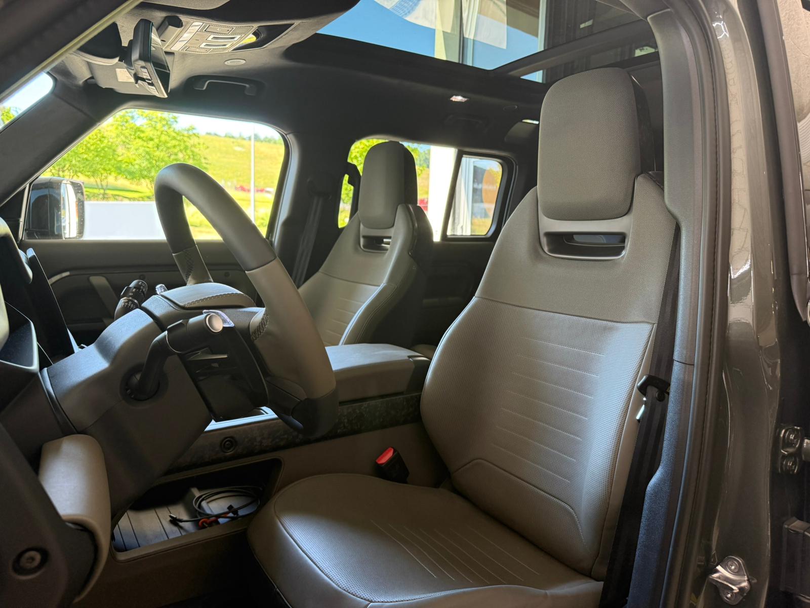 LAND ROVER Defender 110 635 V8 4.4 Octa Edition One AT8-image-12