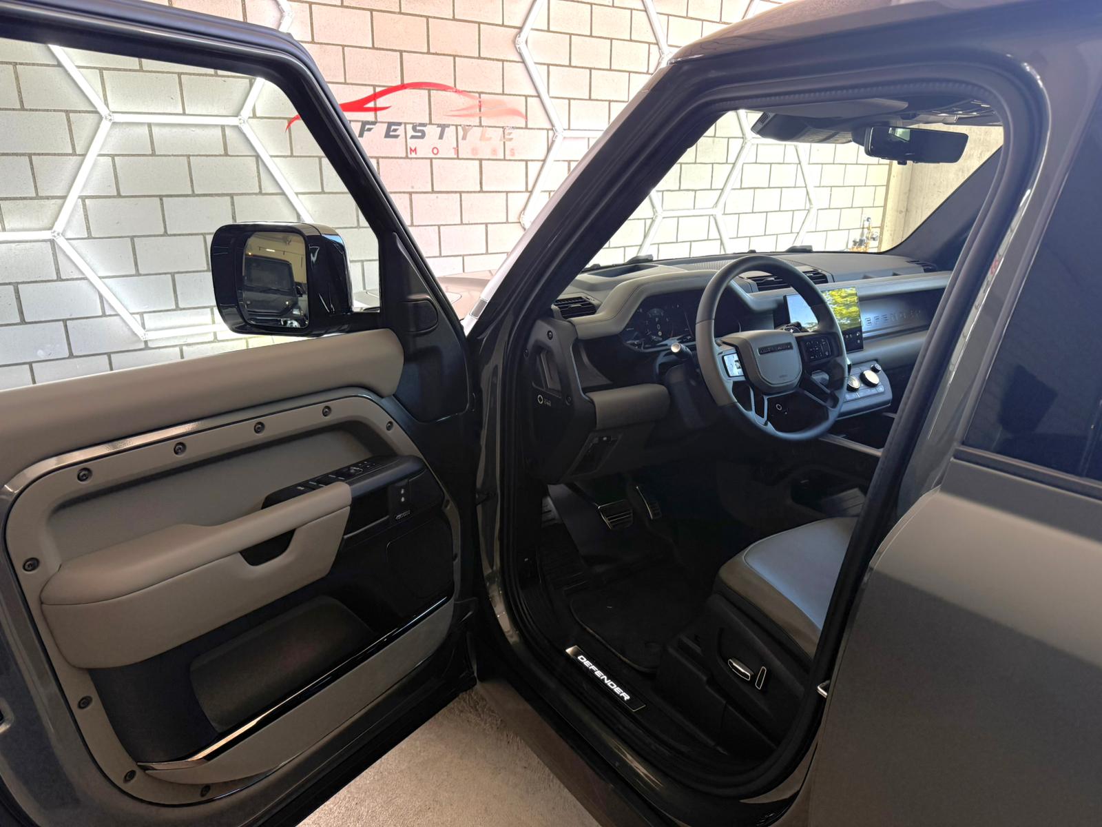 LAND ROVER Defender 110 635 V8 4.4 Octa Edition One AT8-image-5