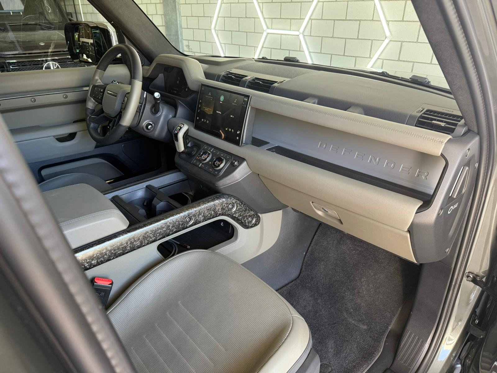 LAND ROVER Defender 110 635 V8 4.4 Octa Edition One AT8-image-8