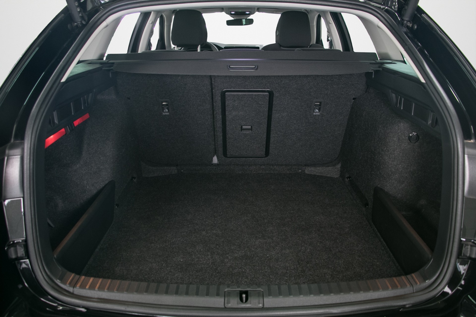 SKODA Octavia Combi 2.0 TDI DSG Selection-image-13