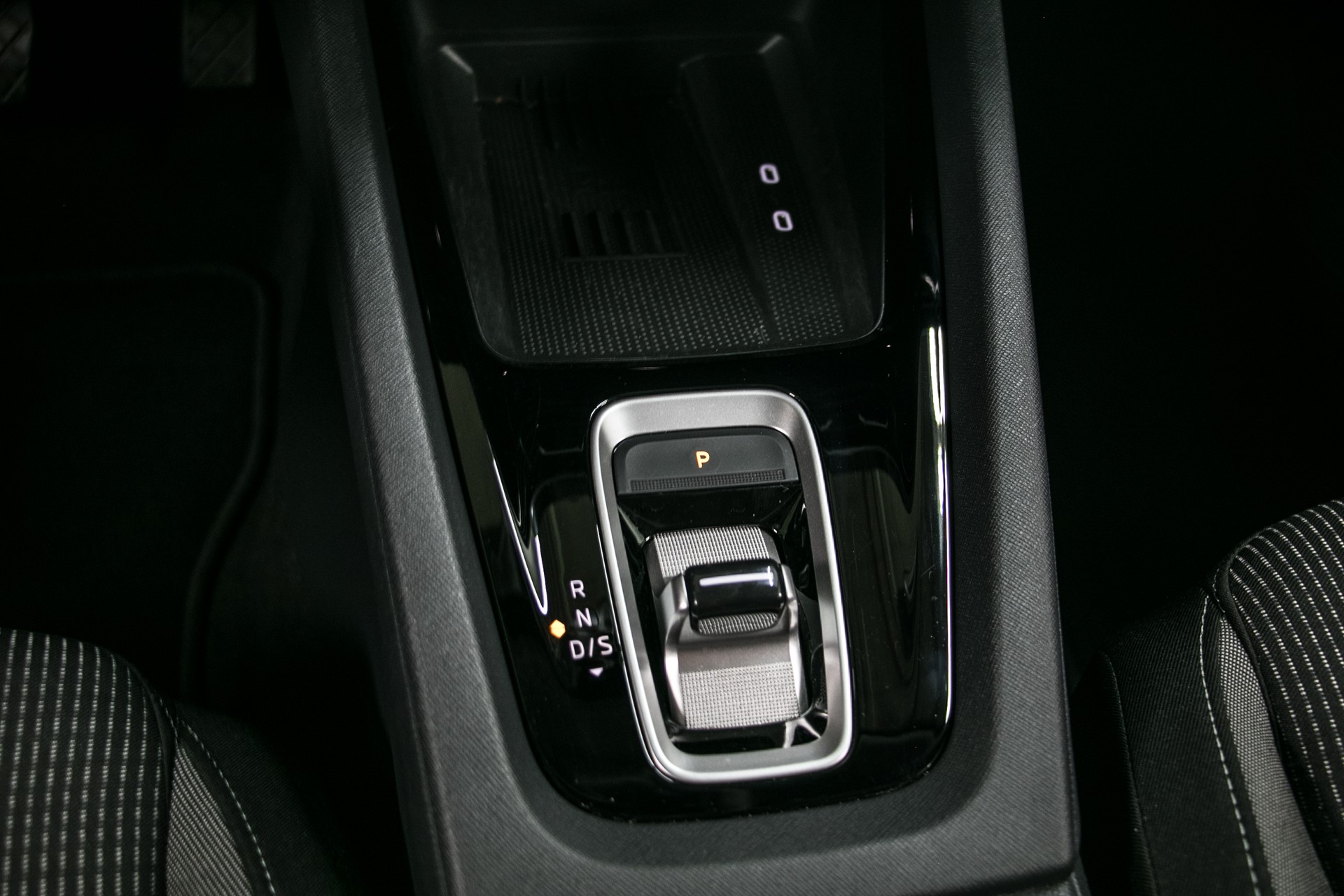 SKODA Octavia Combi 2.0 TDI DSG Selection-image-10