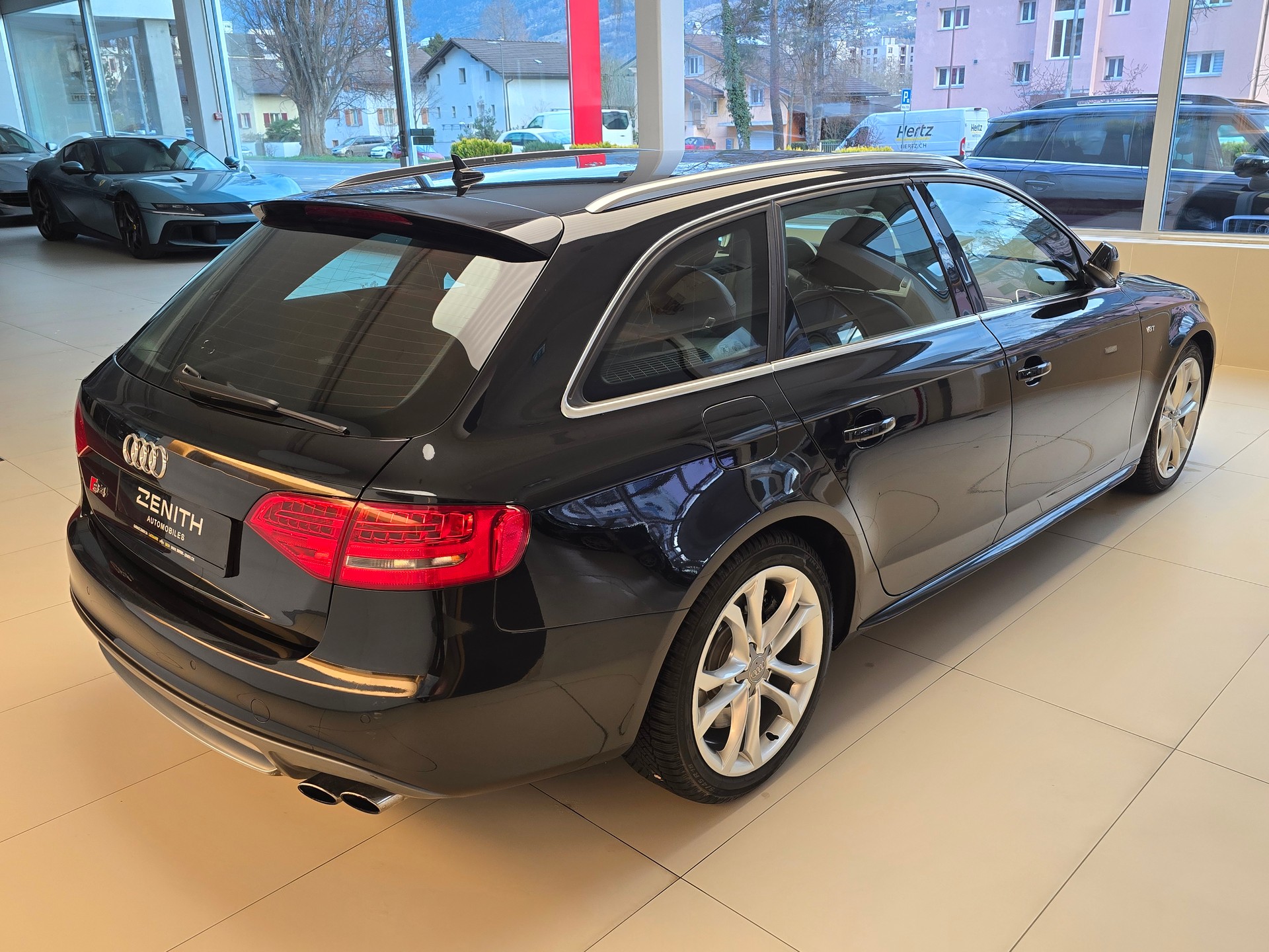 AUDI S4 Avant 3.0 TFSI quattro S-tronic-image-4