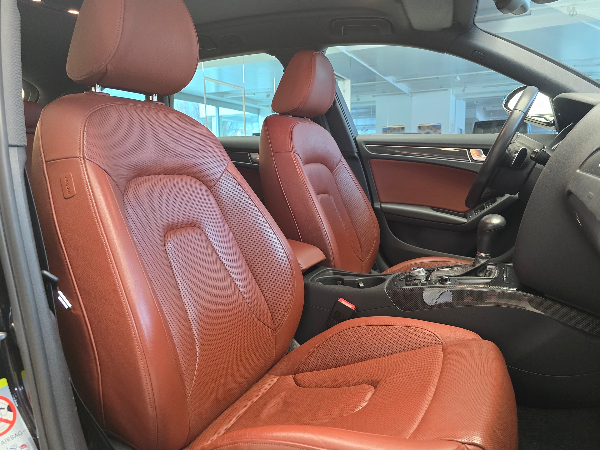 AUDI S4 Avant 3.0 TFSI quattro S-tronic-image-12